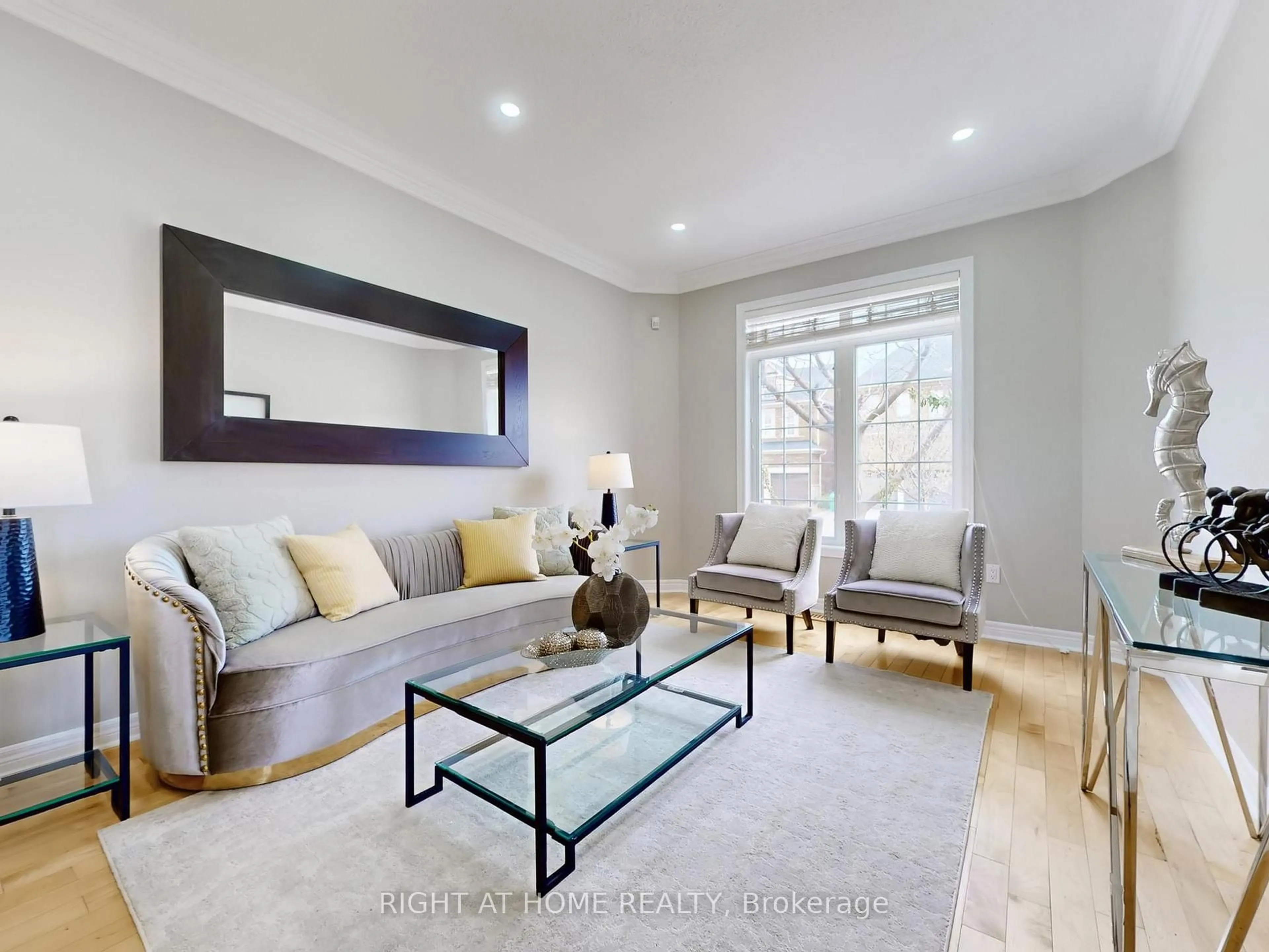 Living room with furniture, unknown for 3585 Stonecutter Cres, Mississauga Ontario L5M 7N7