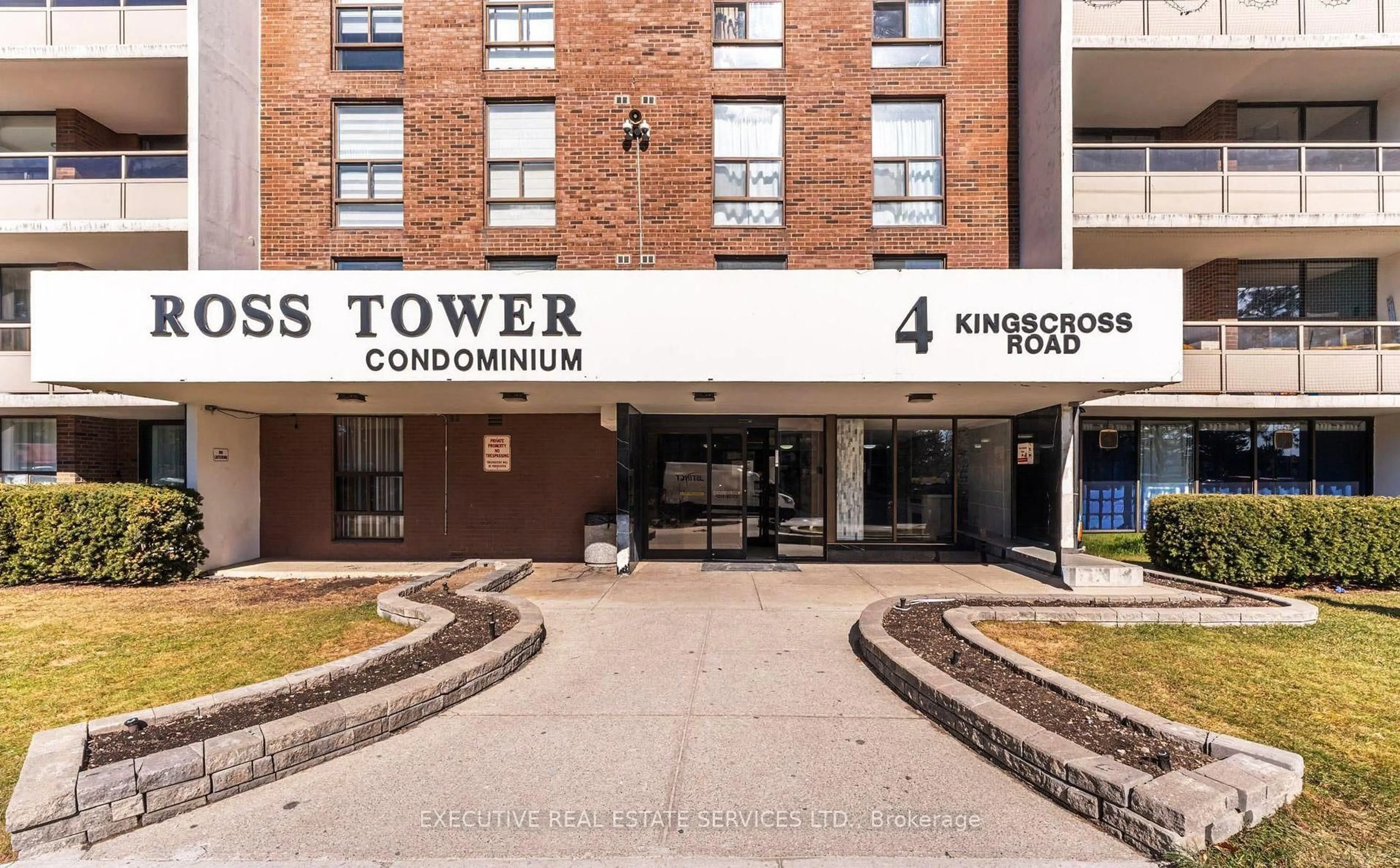 Indoor foyer for 4 Kings Cross Rd #1512, Brampton Ontario L6T 3X8