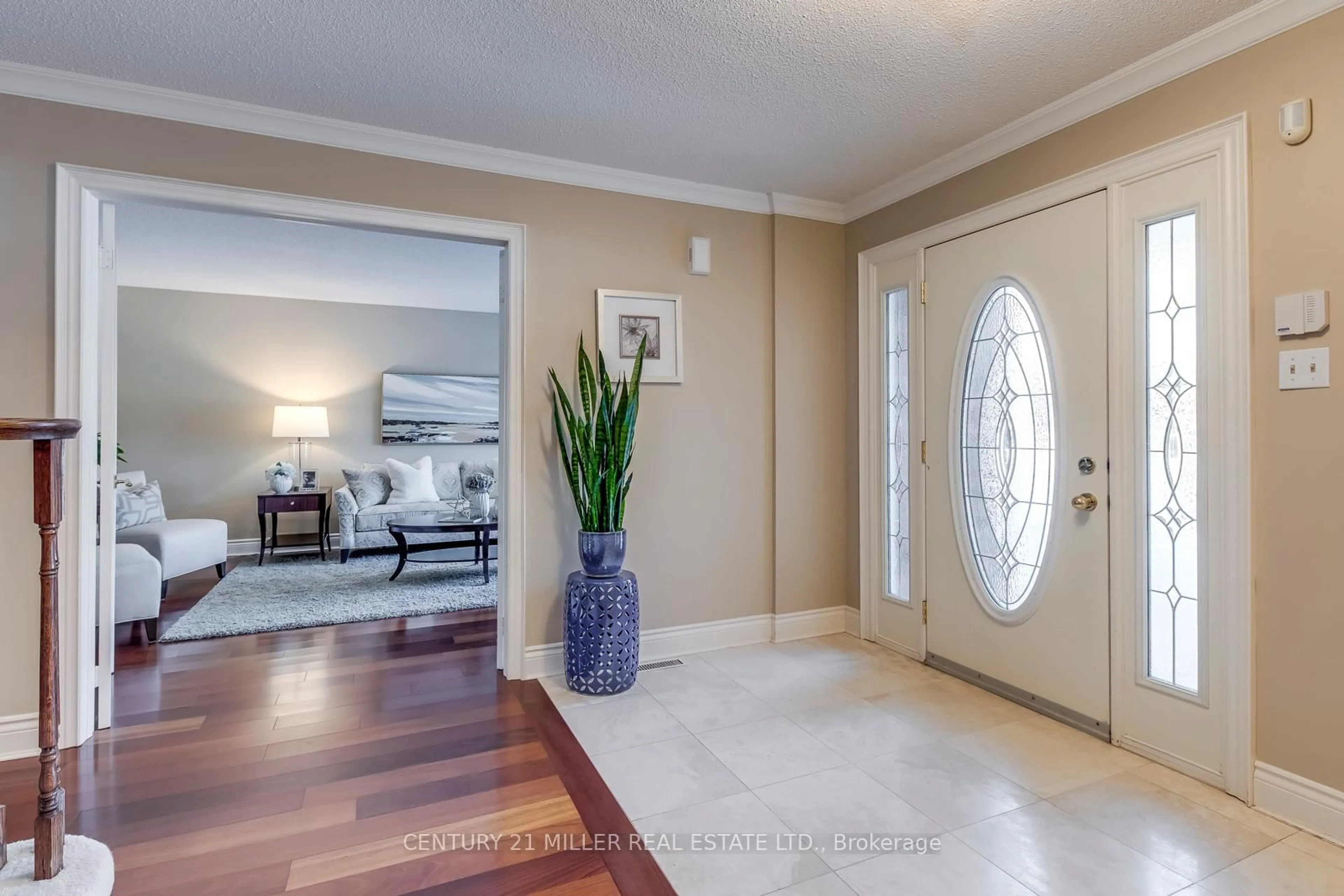 Indoor entryway for 1149 Windrush Dr, Oakville Ontario L6M 1S9