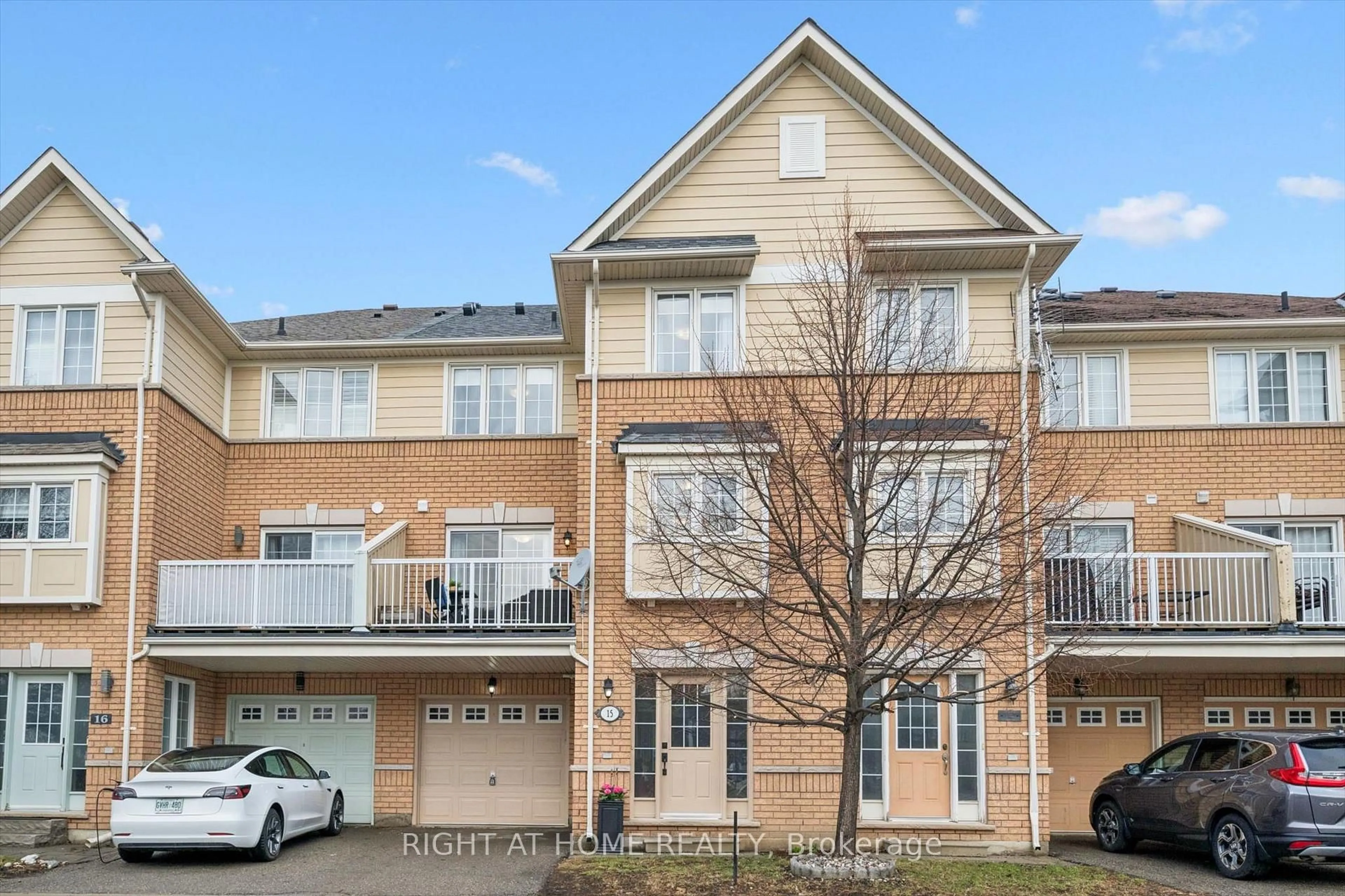 A pic from outside/outdoor area/front of a property/back of a property/a pic from drone, street for 620 Ferguson Dr #15, Milton Ontario L9T 0M7