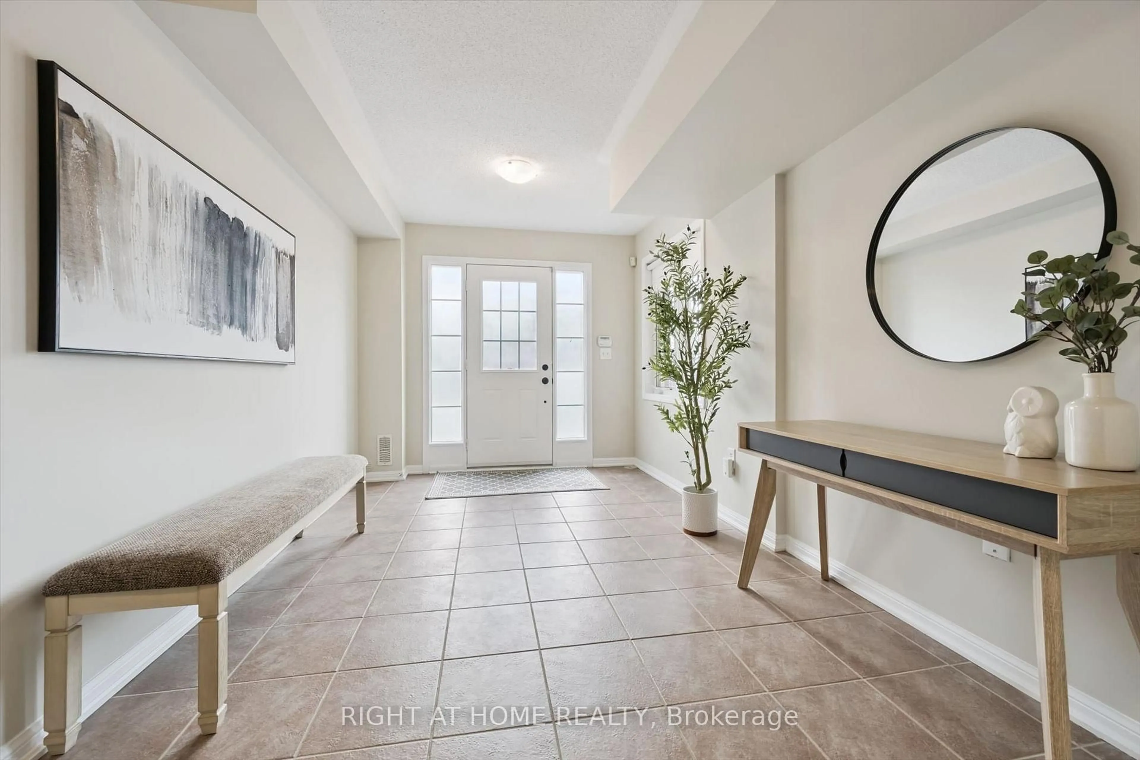 Indoor entryway for 620 Ferguson Dr #15, Milton Ontario L9T 0M7