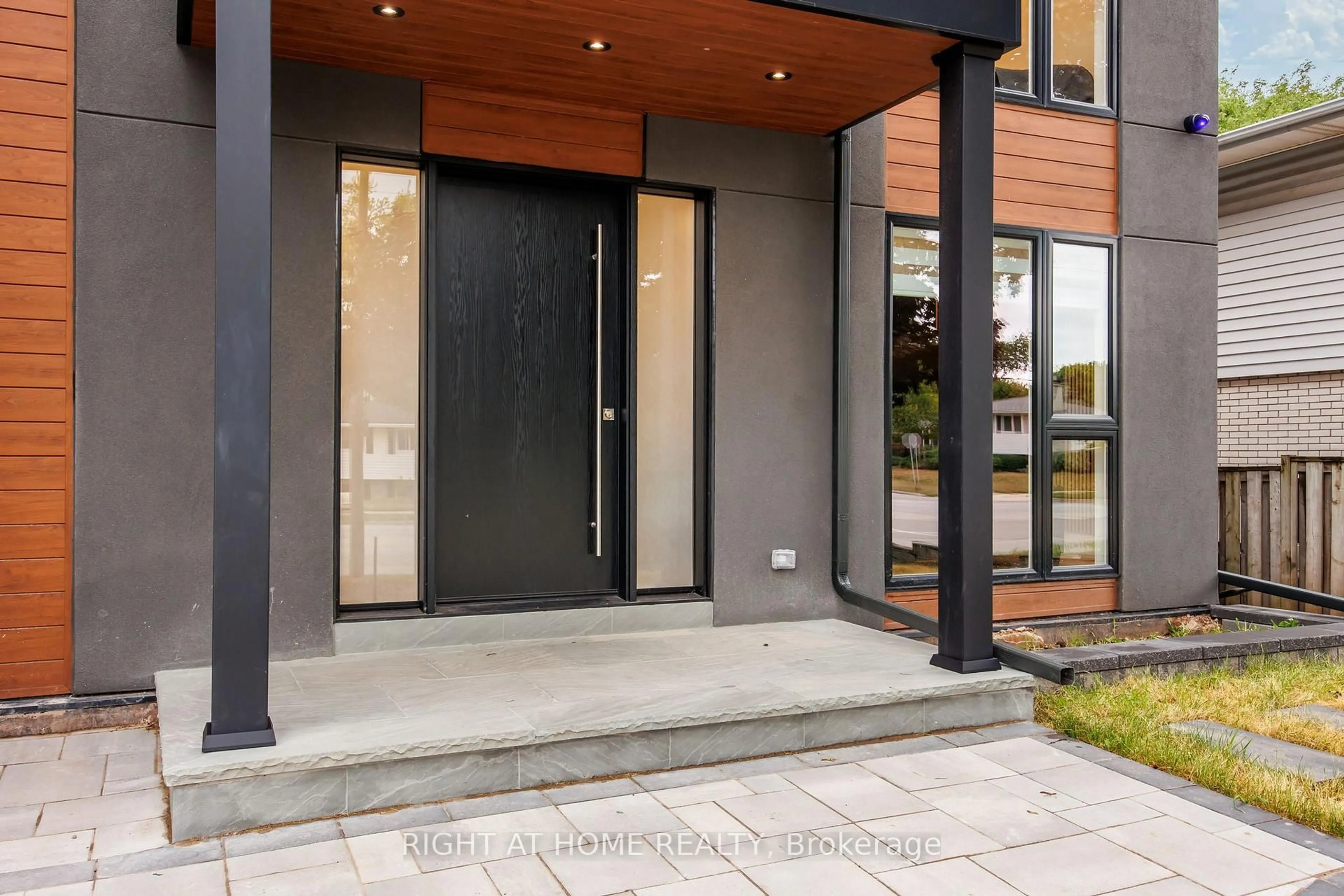 Indoor entryway for 584 WALKERS Line, Burlington Ontario L7N 2E5