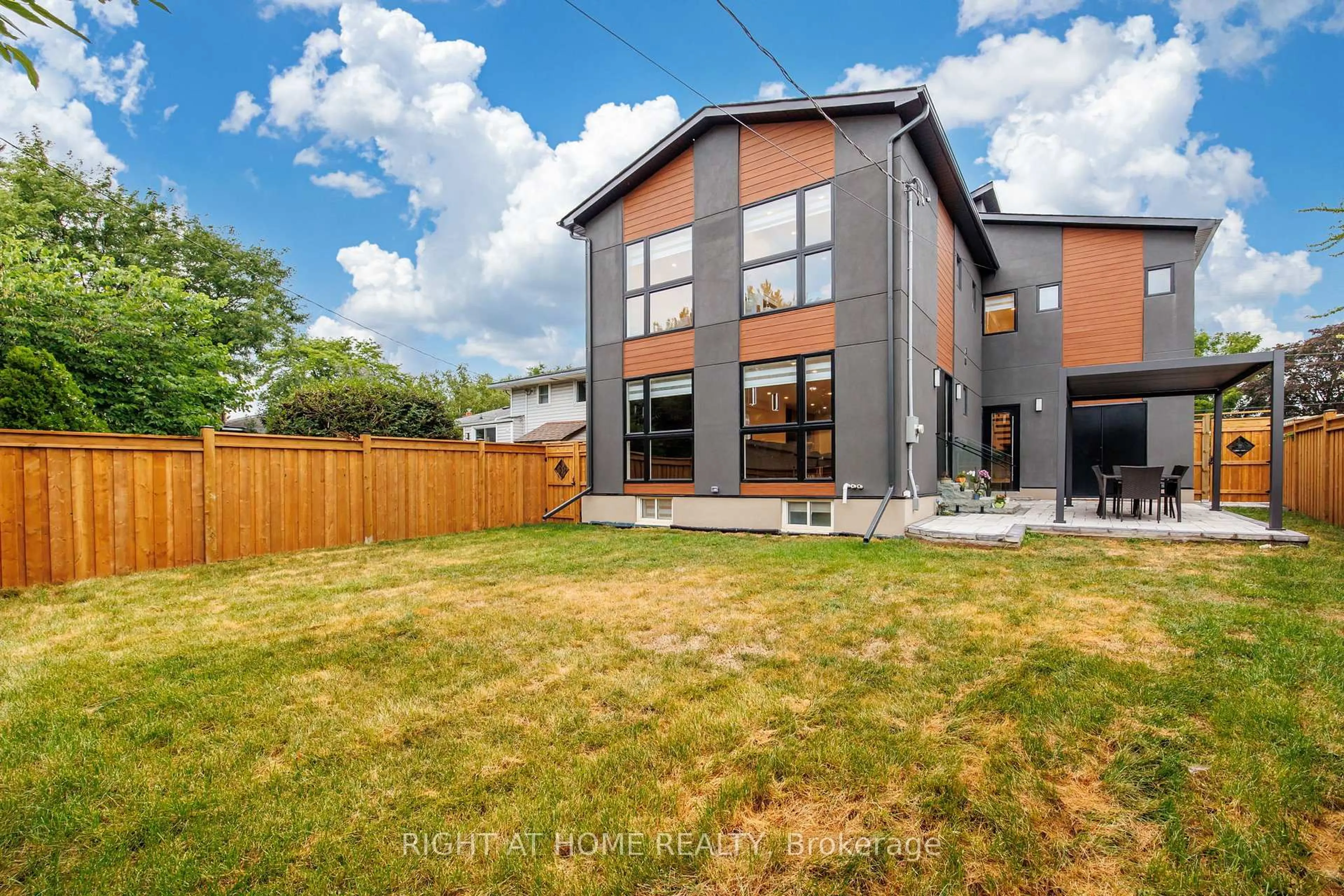 Home with brick exterior material, unknown for 584 WALKERS Line, Burlington Ontario L7N 2E5