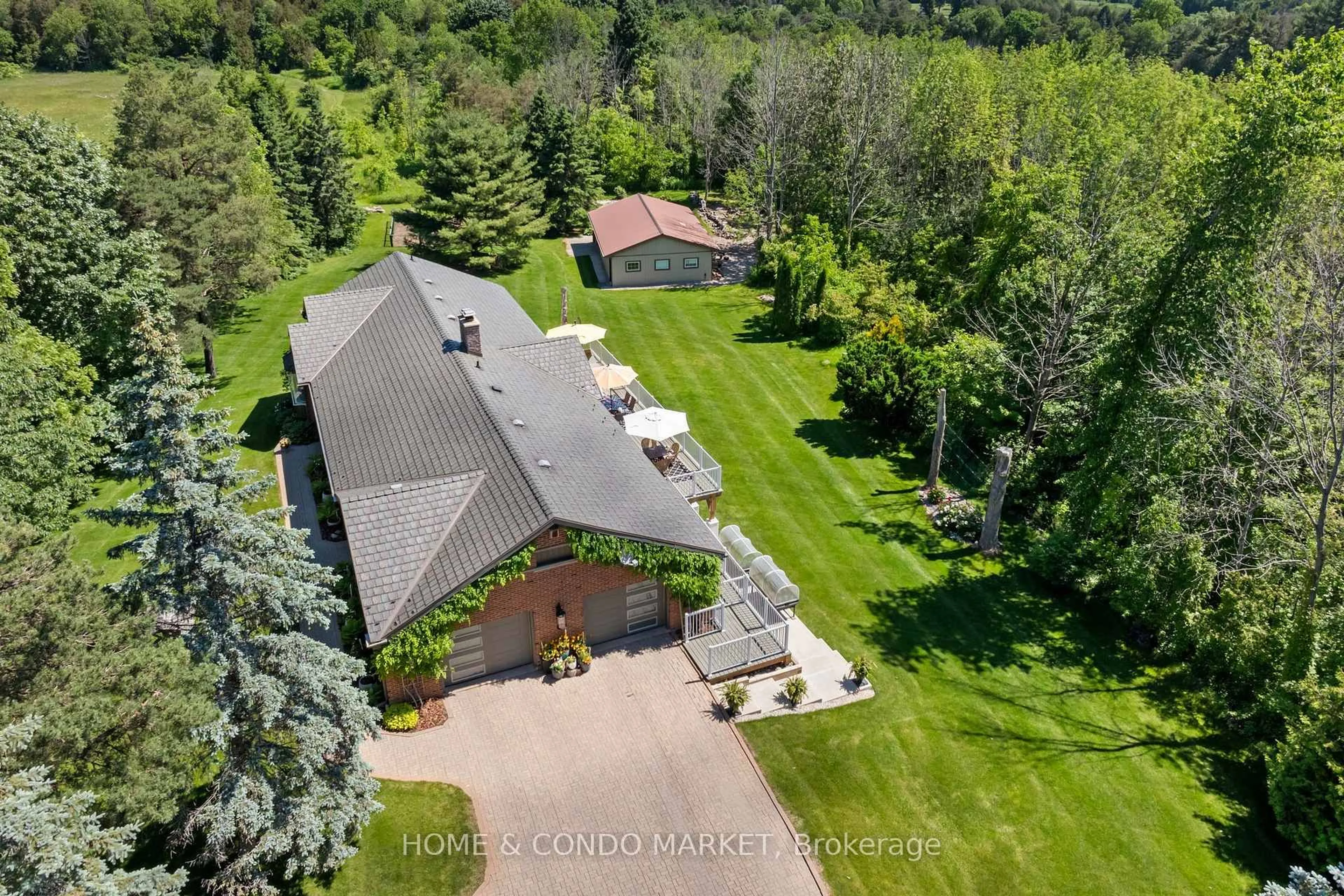 A pic from outside/outdoor area/front of a property/back of a property/a pic from drone, unknown for 20603 Willoughby Rd, Caledon Ontario L7K 1W2