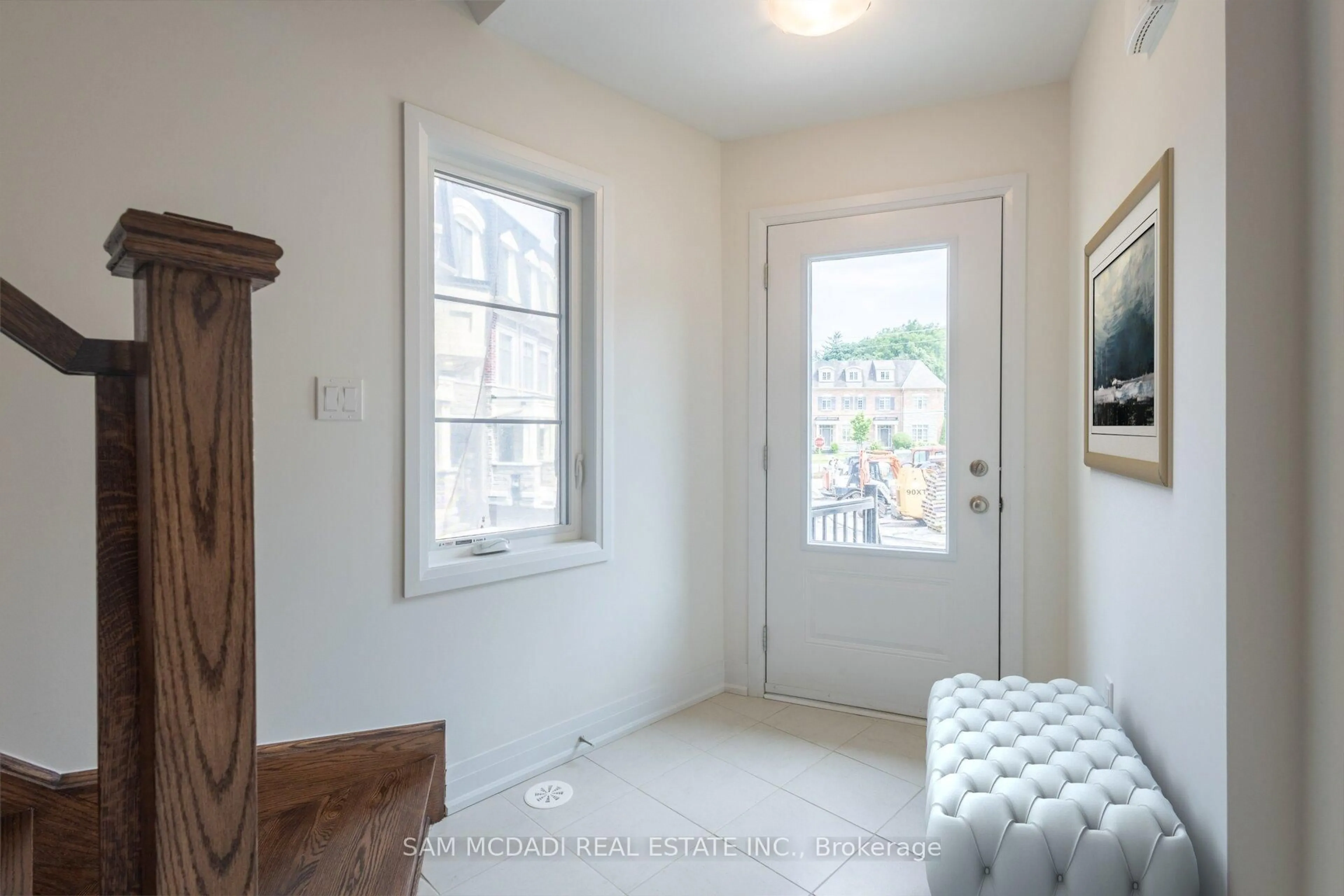 Indoor entryway for 90 Salina St, Mississauga Ontario L4M 1X8