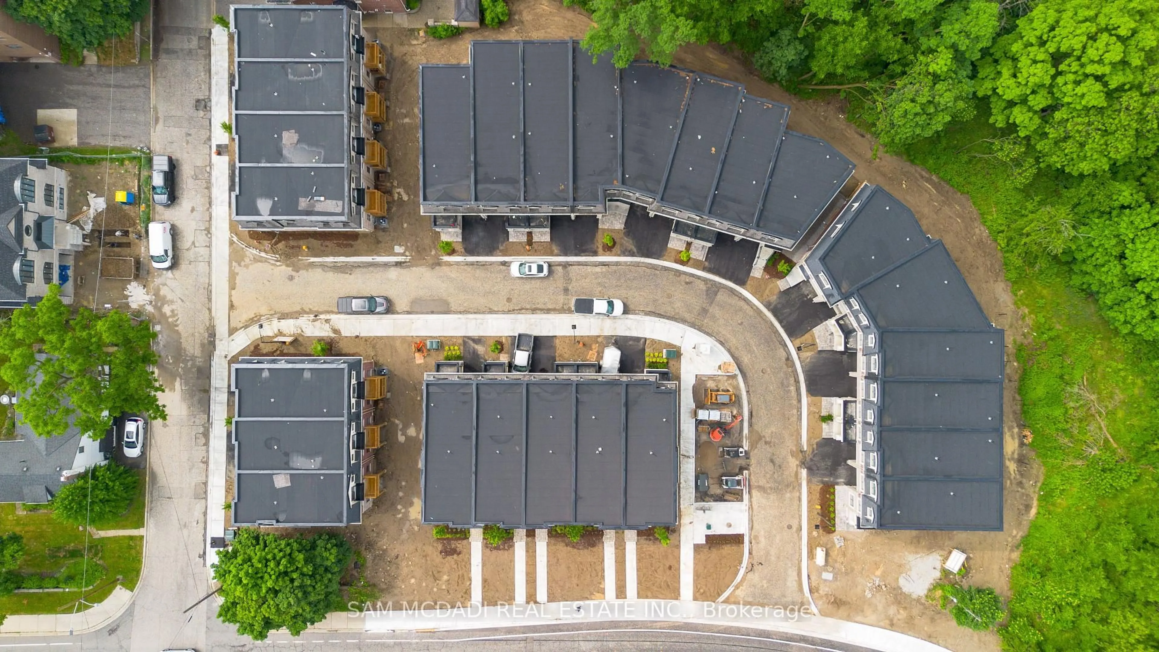 A pic from outside/outdoor area/front of a property/back of a property/a pic from drone, street for 90 Salina St, Mississauga Ontario L4M 1X8