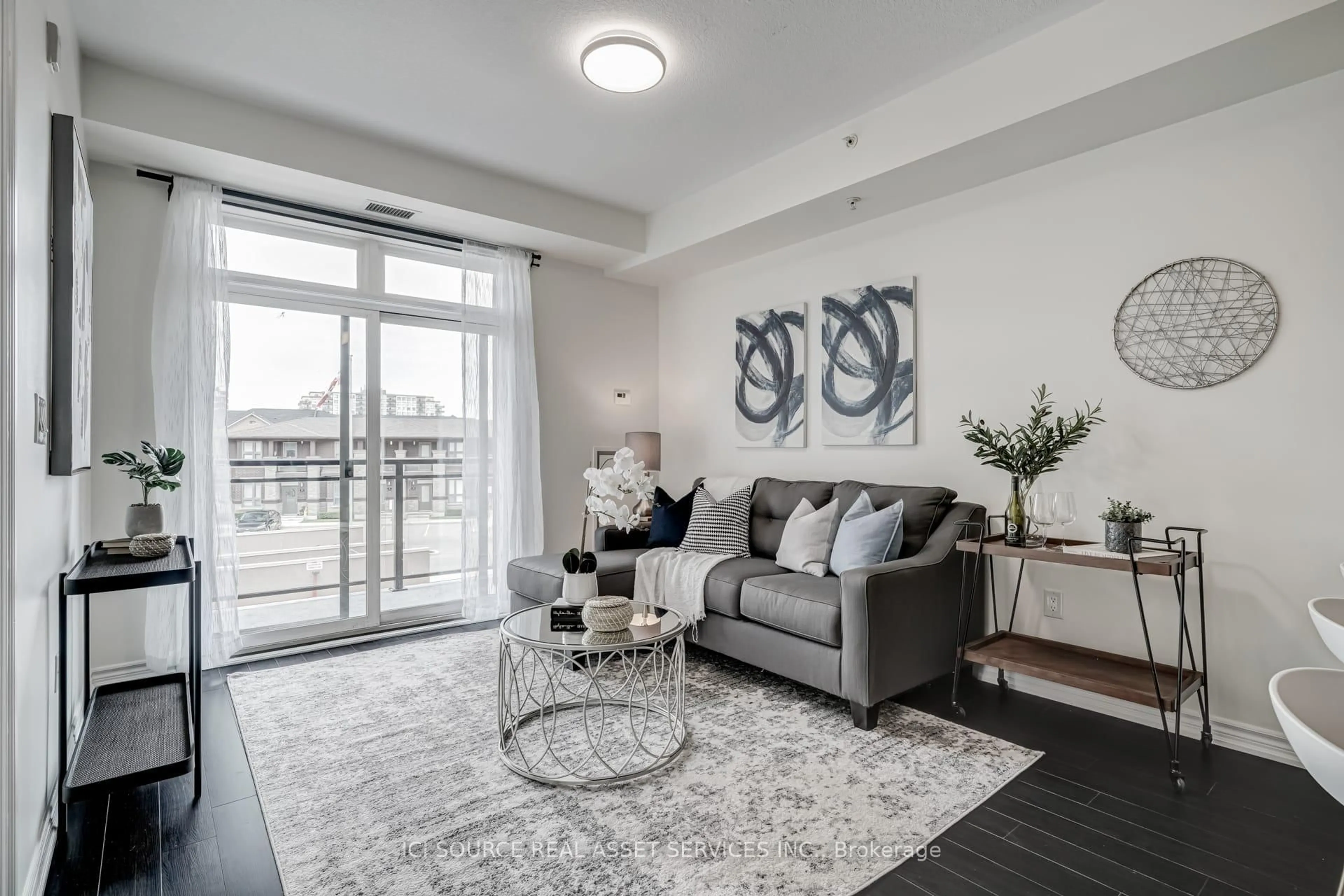 Living room with furniture, carpet floor for 5010 Corporate Dr #238, Burlington Ontario L7L 0H6