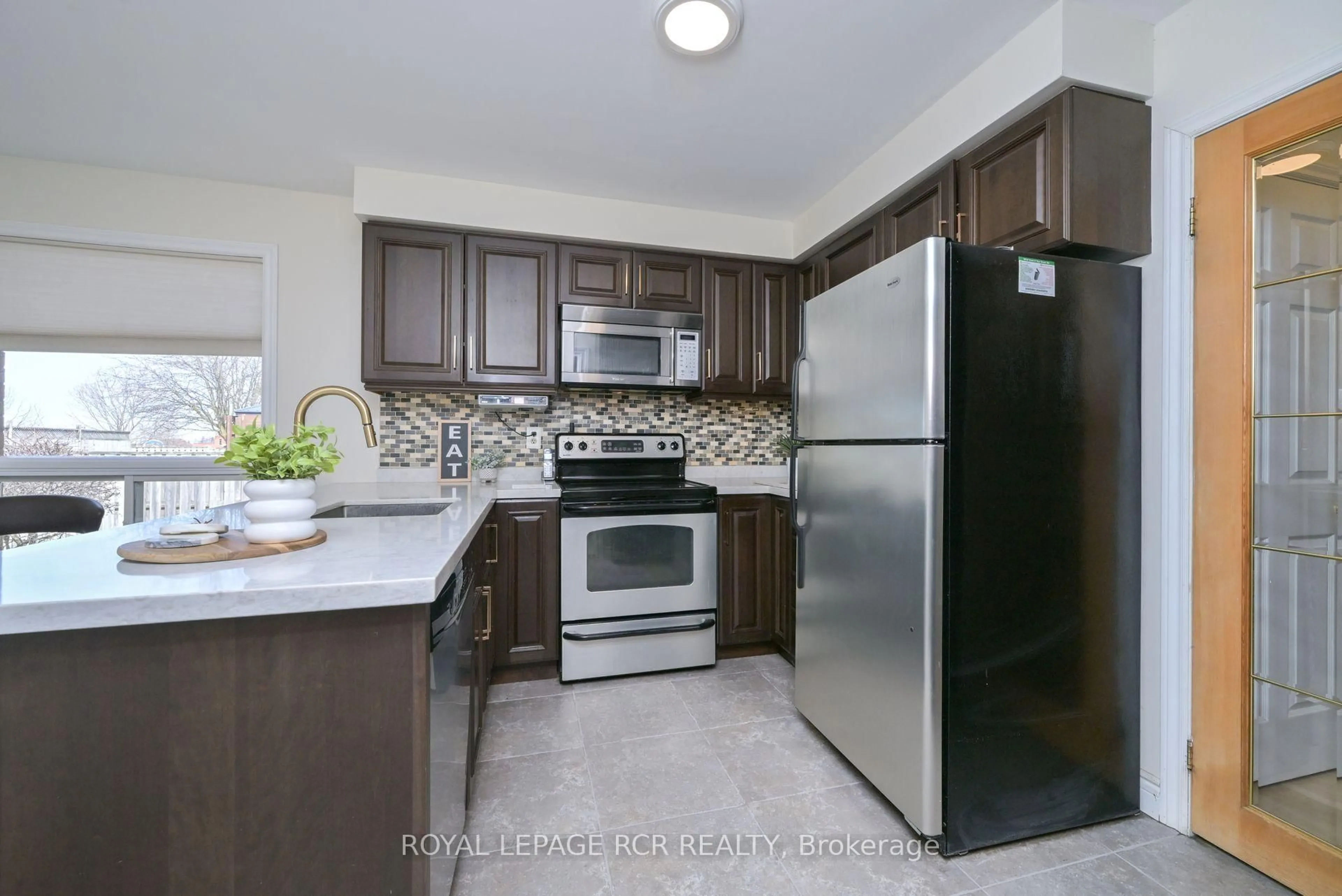 Standard kitchen, ceramic/tile floor for 515 College Ave, Orangeville Ontario L9W 4R9