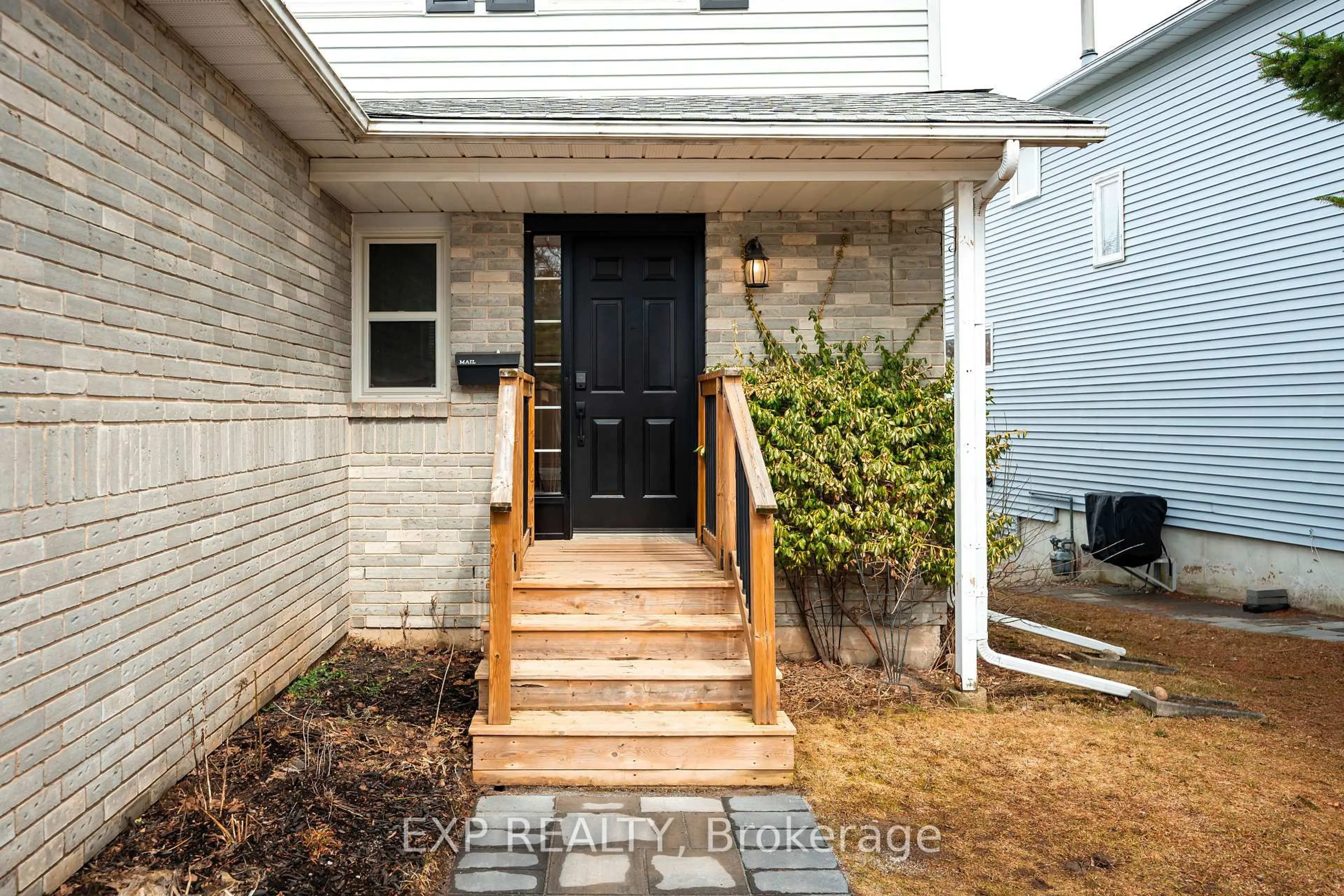 Indoor entryway for 345 Rebecca Dr, Orangeville Ontario L9W 4P5