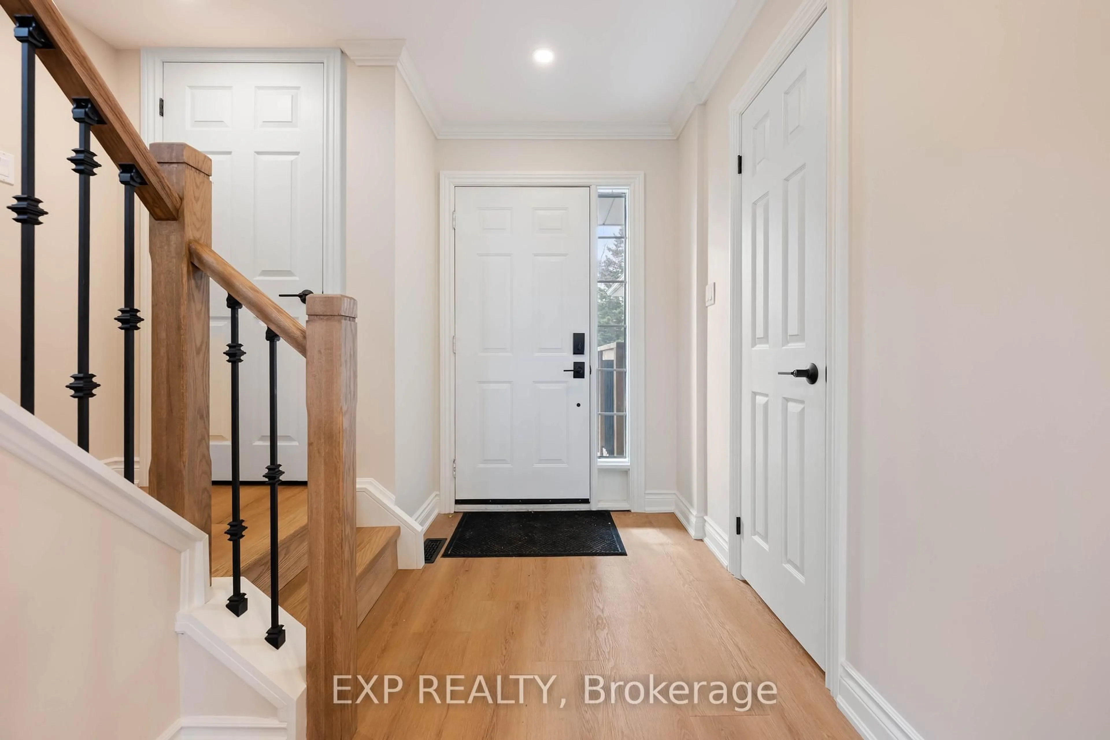 Indoor entryway for 345 Rebecca Dr, Orangeville Ontario L9W 4P5