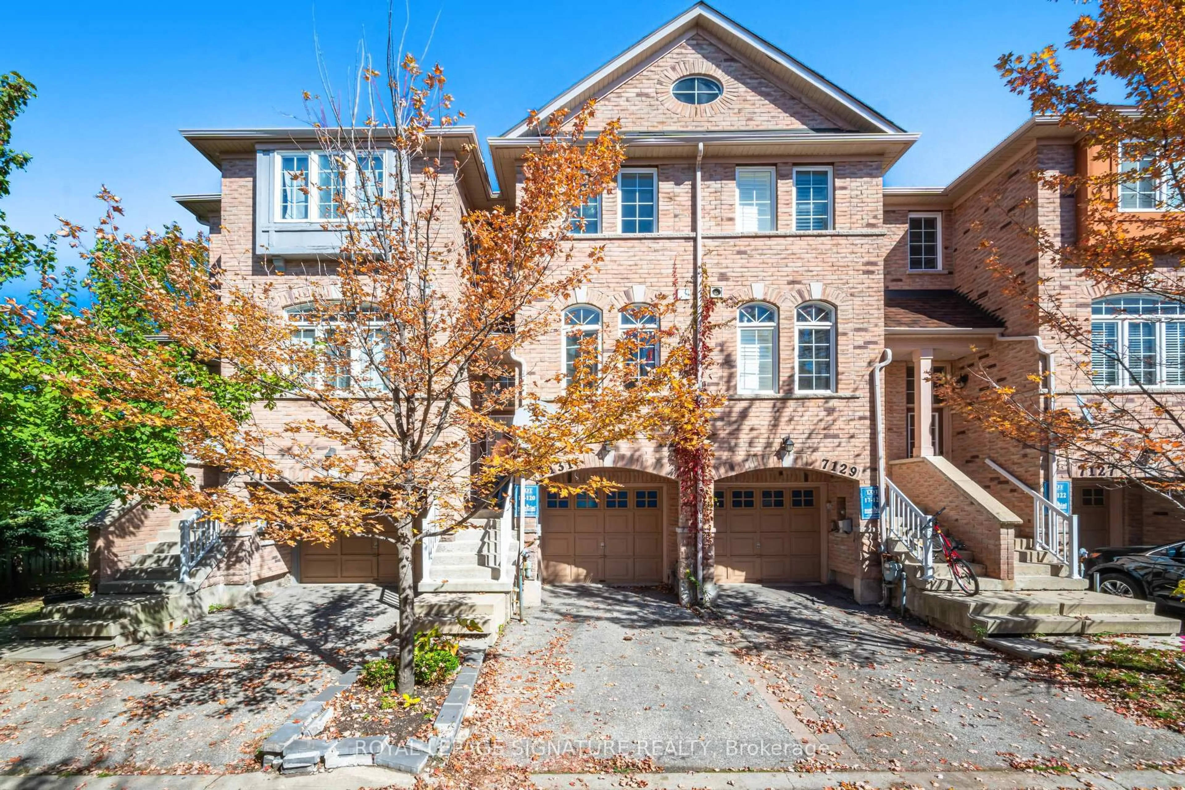 Home with brick exterior material, street for 7131 Chatham Crt, Mississauga Ontario L5N 8R1