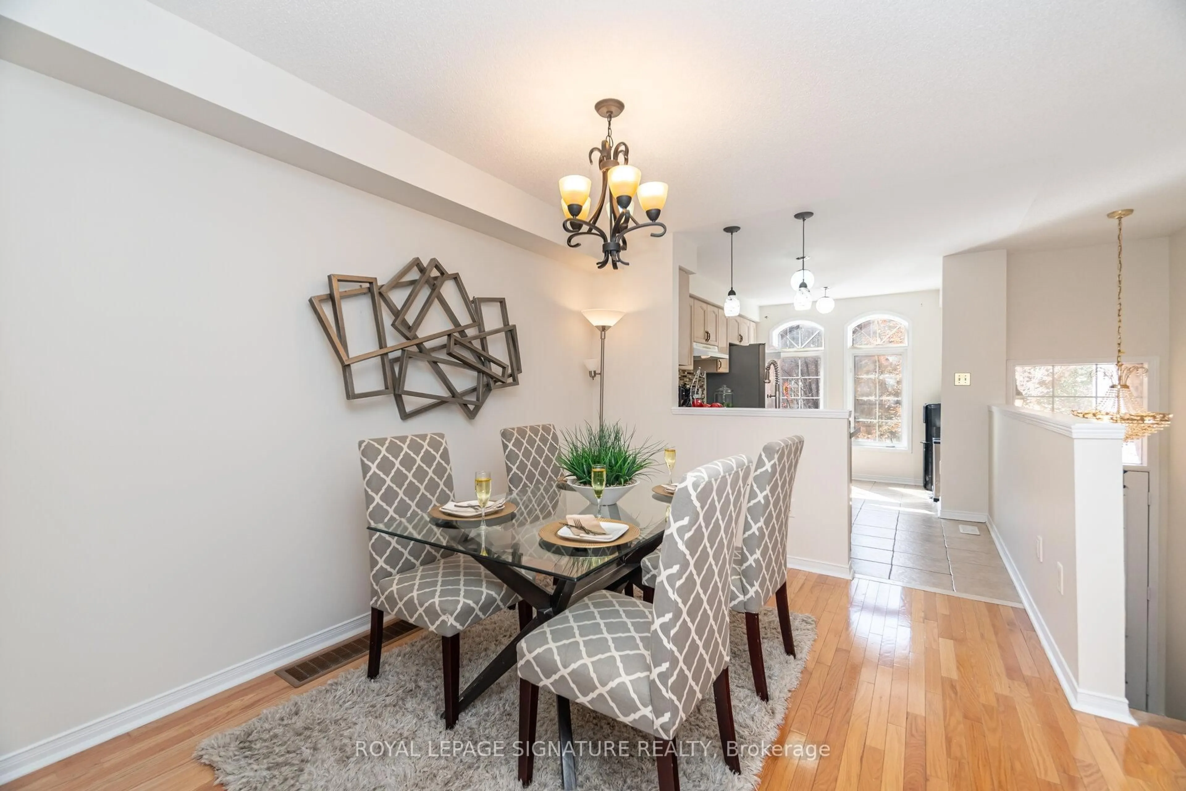 Dining room, wood/laminate floor for 7131 Chatham Crt, Mississauga Ontario L5N 8R1