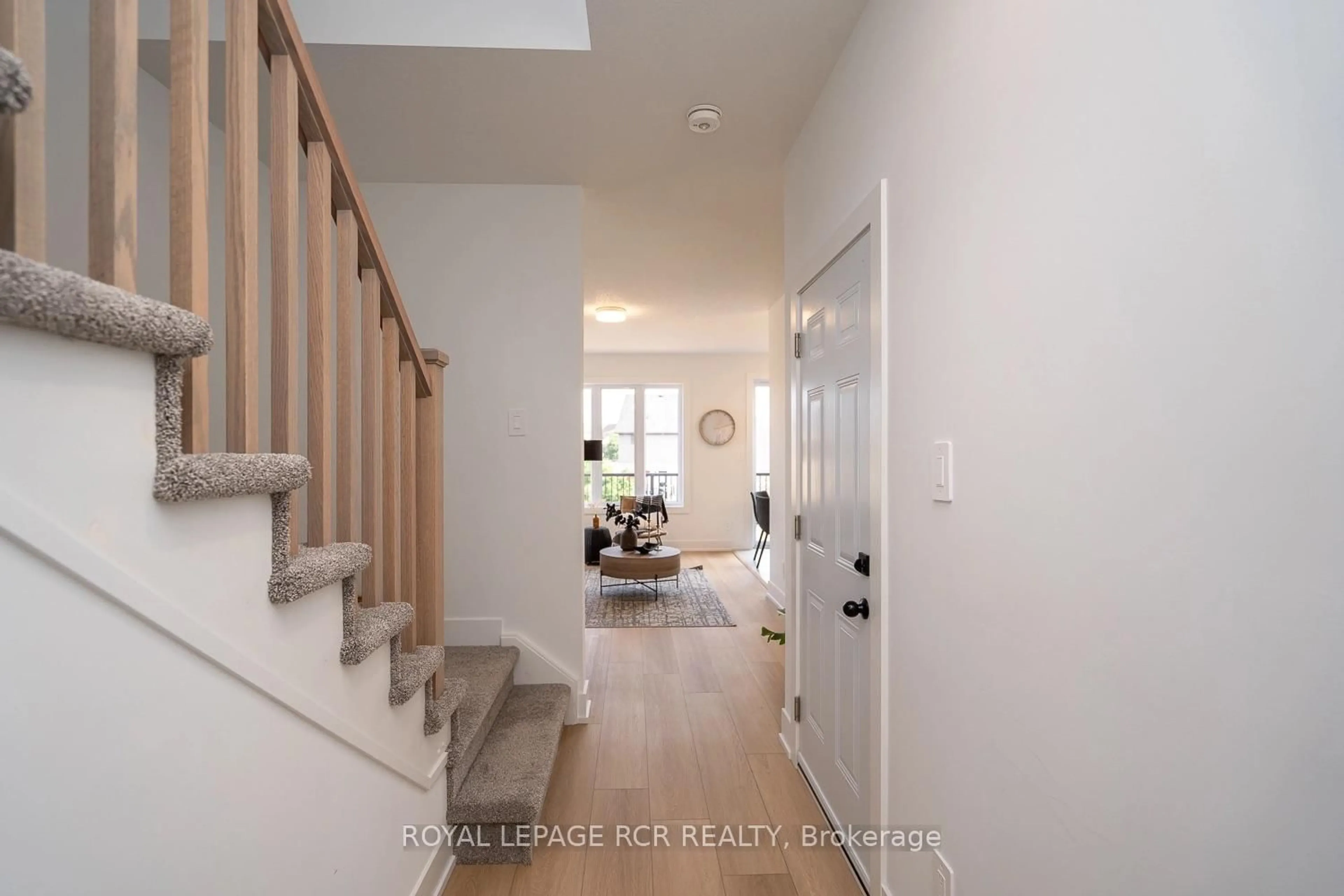 Indoor entryway for 690 Broadway Ave #8, Orangeville Ontario L9W 7T7