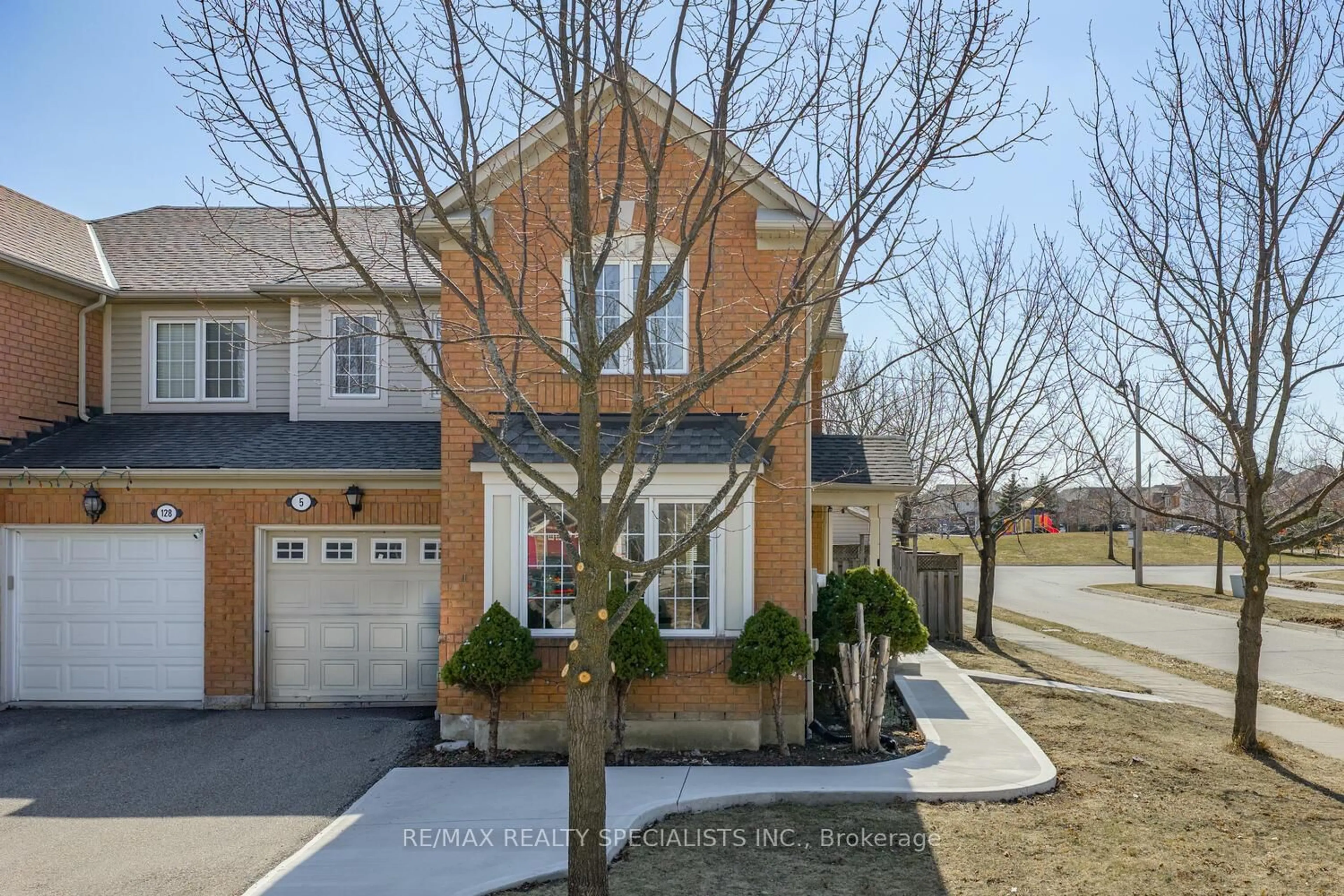 Home with brick exterior material, street for 5 Freedom Gate, Brampton Ontario L7A 2S2