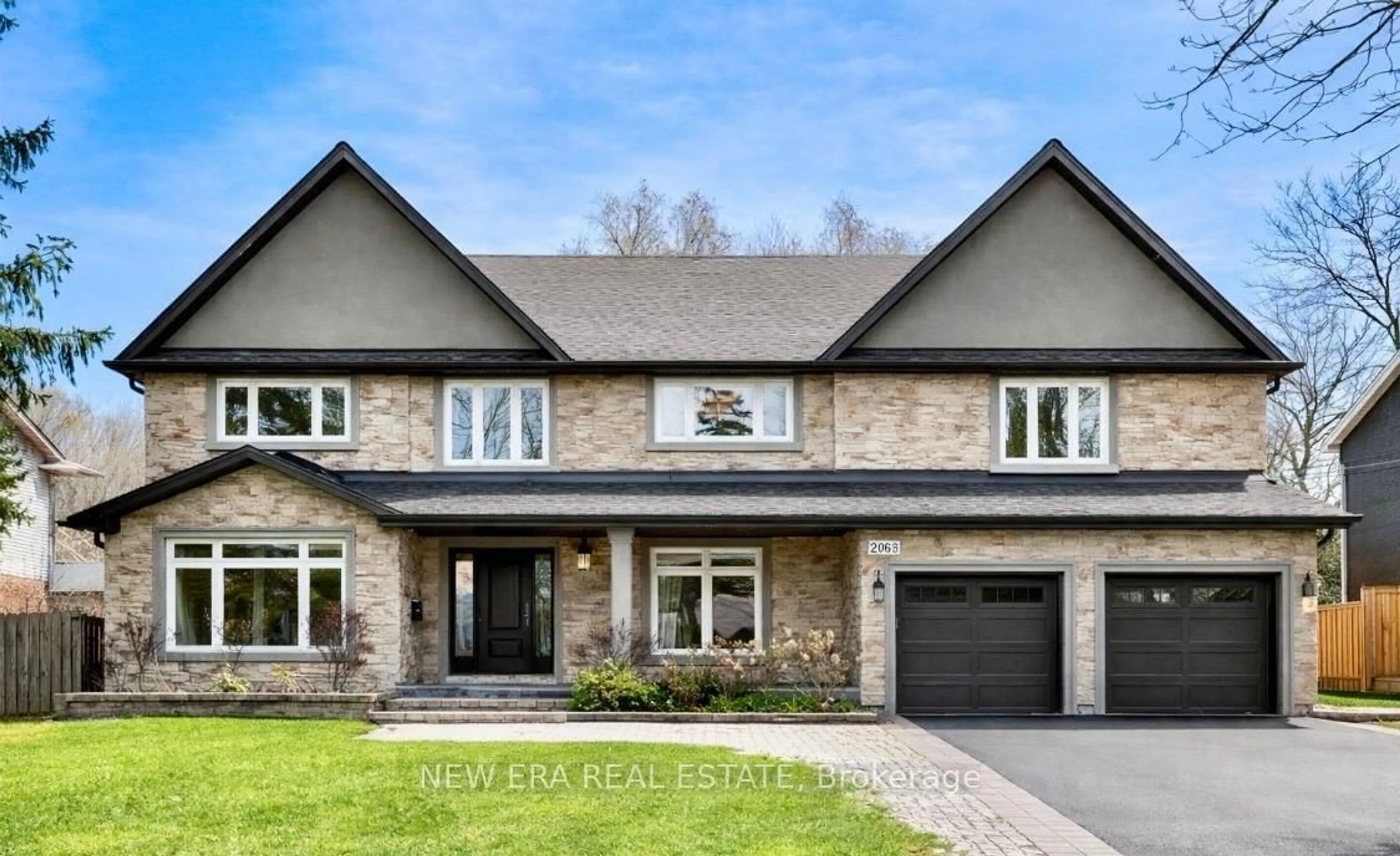 Home with brick exterior material, street for 2068 Mississauga Rd, Mississauga Ontario L5H 2K6