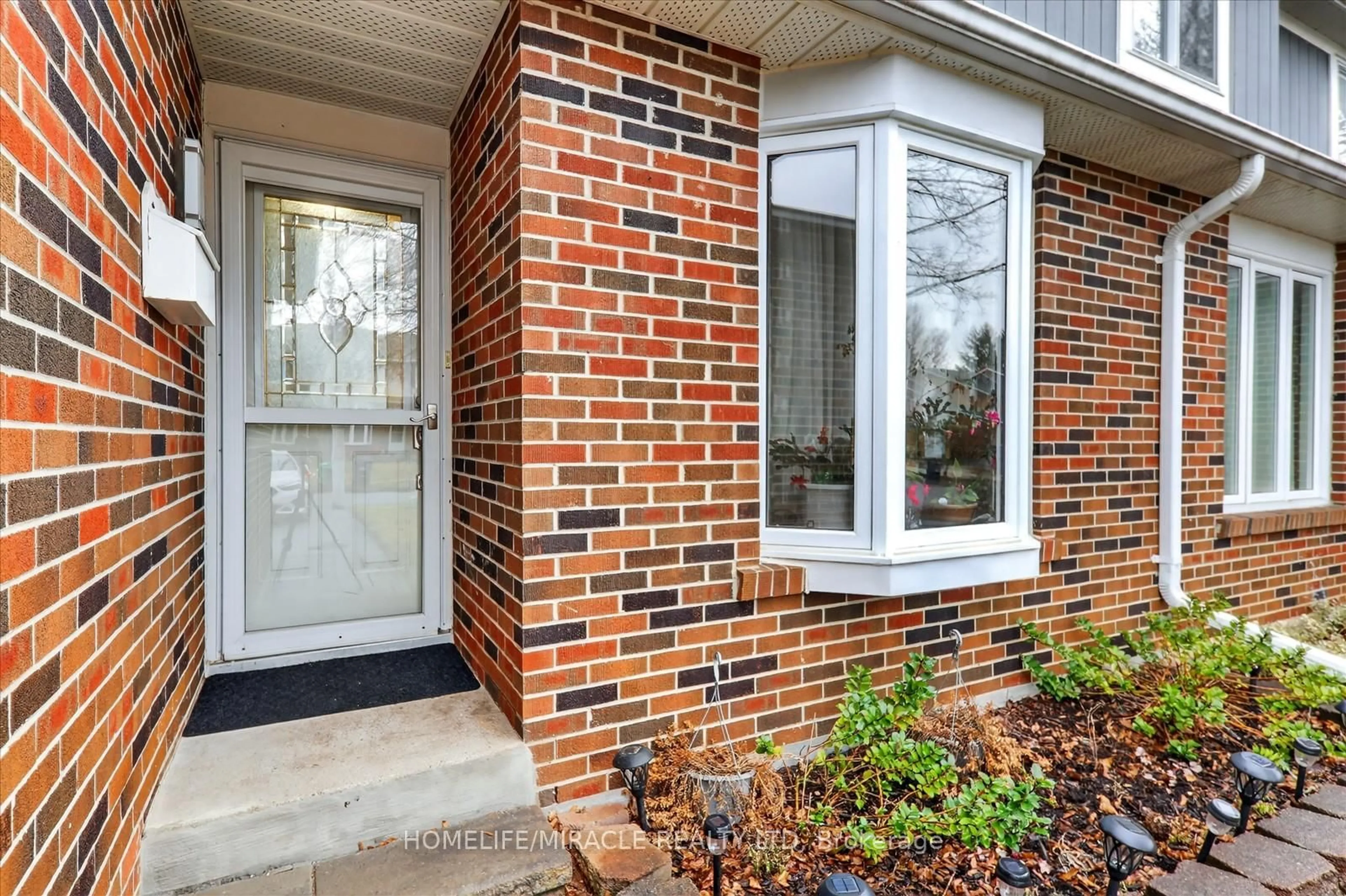 Home with brick exterior material, street for 113 Fanshawe Dr, Brampton Ontario L6Z 1A8