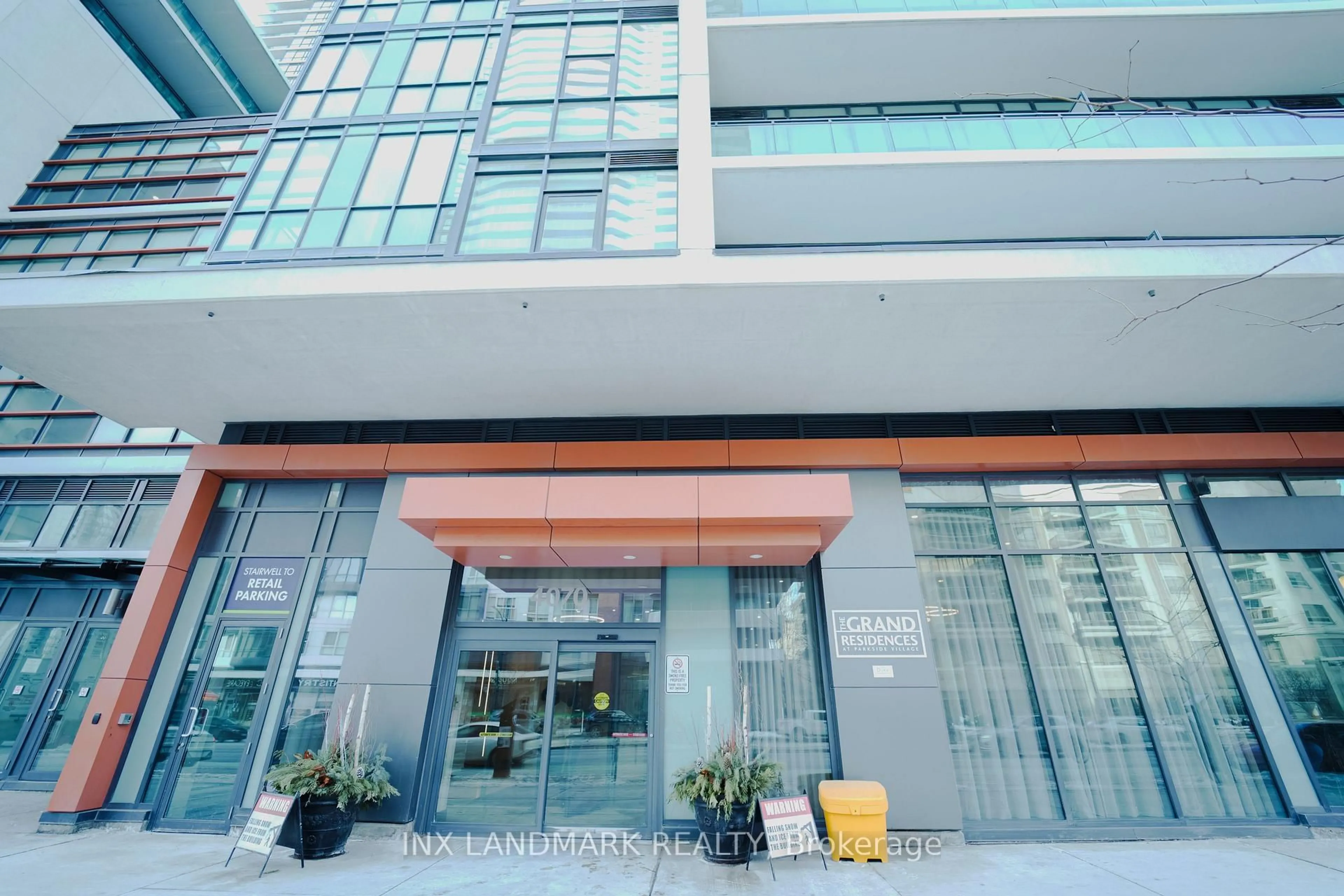 Indoor foyer for 4070 Confederation Pkwy #517, Mississauga Ontario L5B 0E9