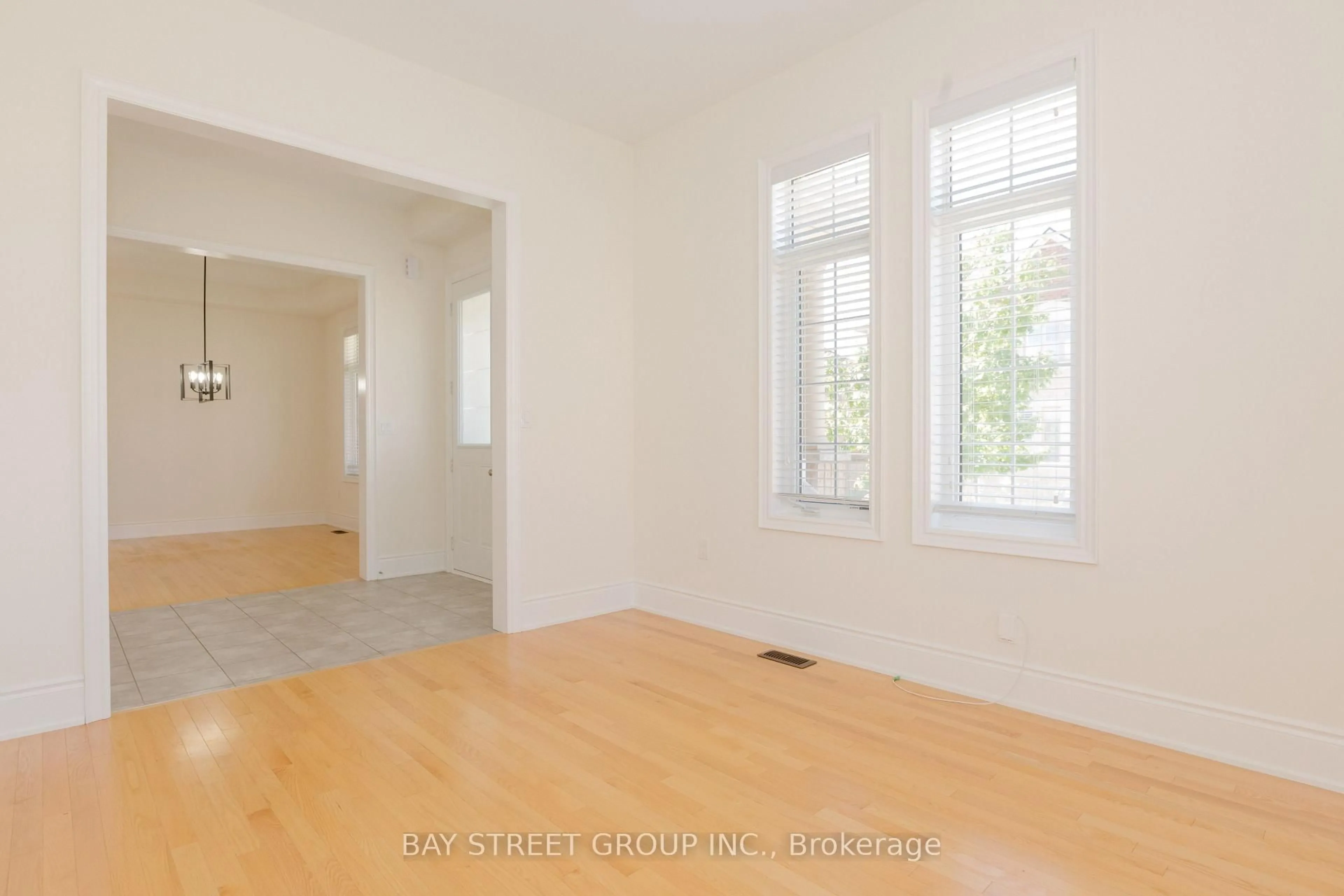 A pic of a room for 3127 Streamwood Pass, Oakville Ontario L6H 0T2