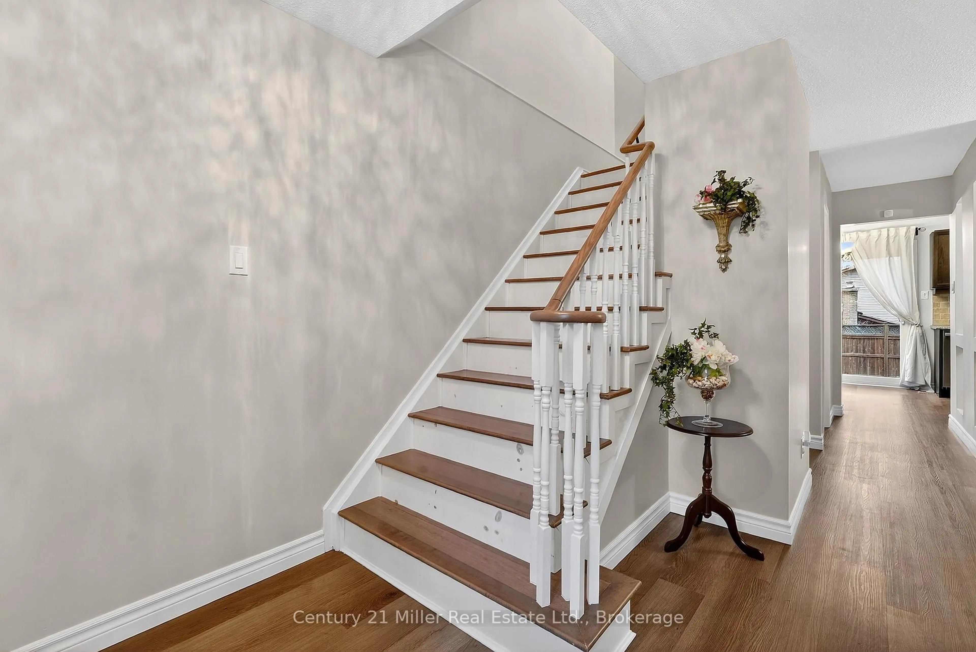 Stairs for 2451 Malcolm Cres, Burlington Ontario L7P 3Y7