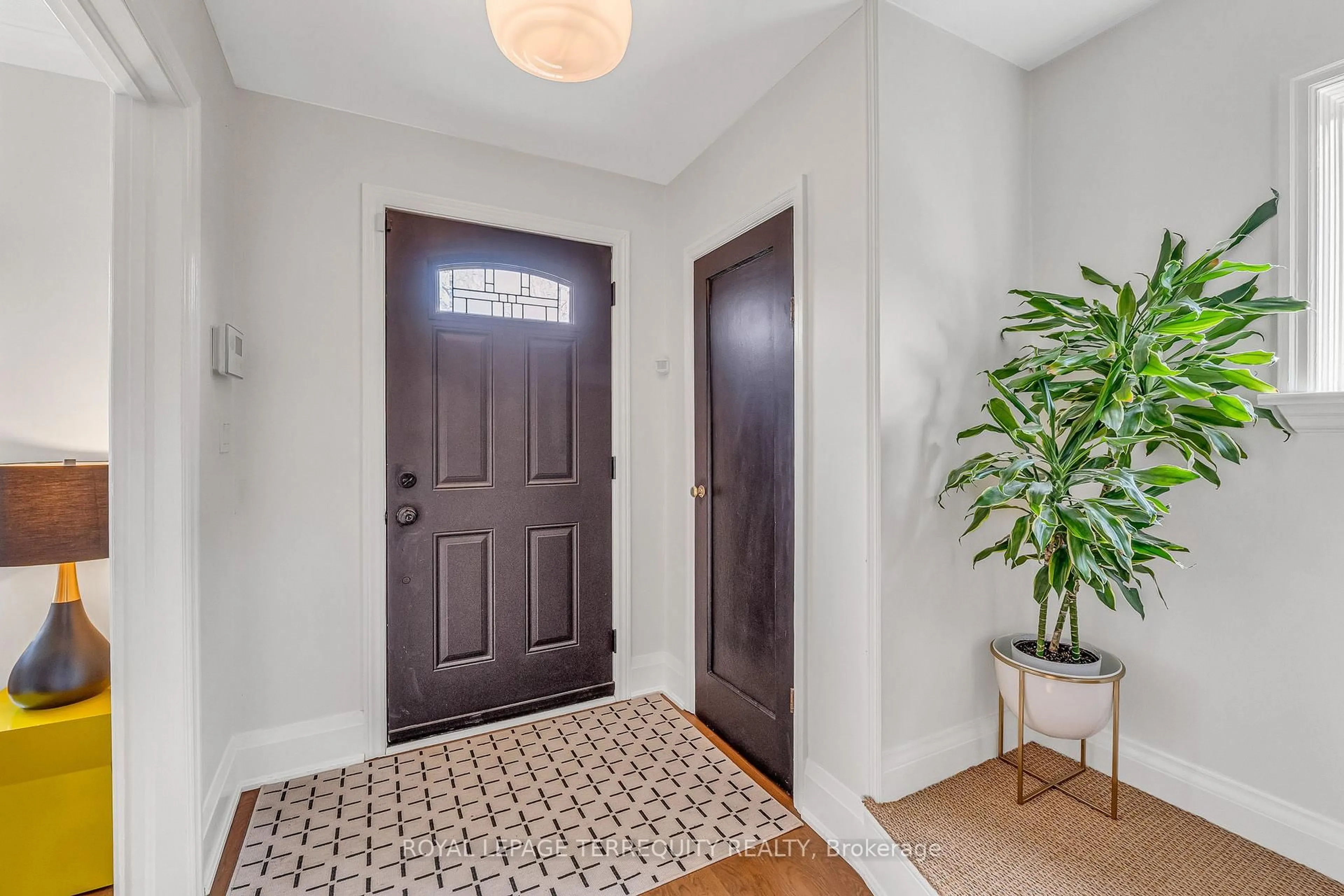 Indoor entryway for 14 Eighth St, Toronto Ontario M8V 3C3