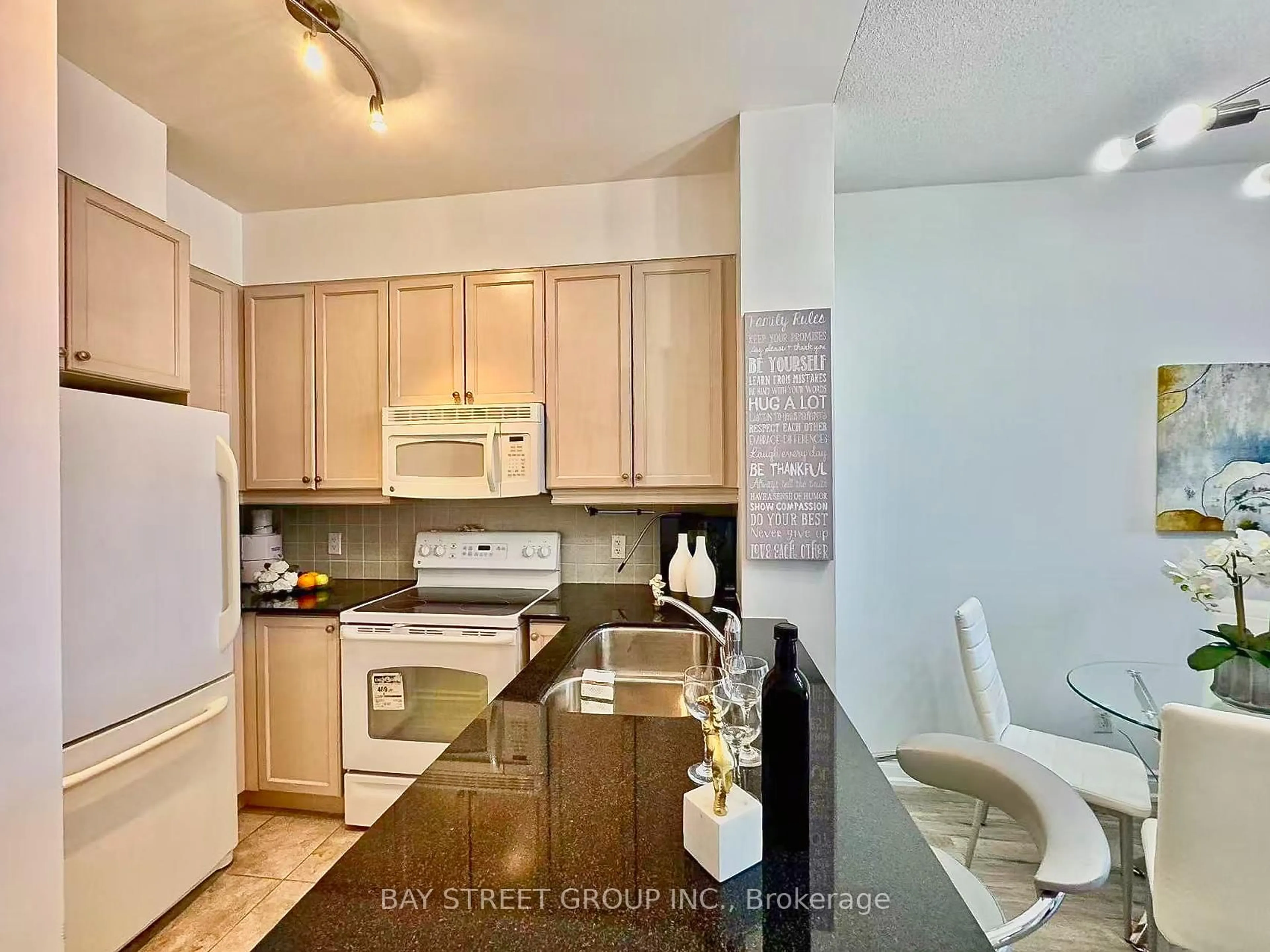 Standard kitchen, ceramic/tile floor for 25 Earlington Ave #507, Toronto Ontario M8X 3A3