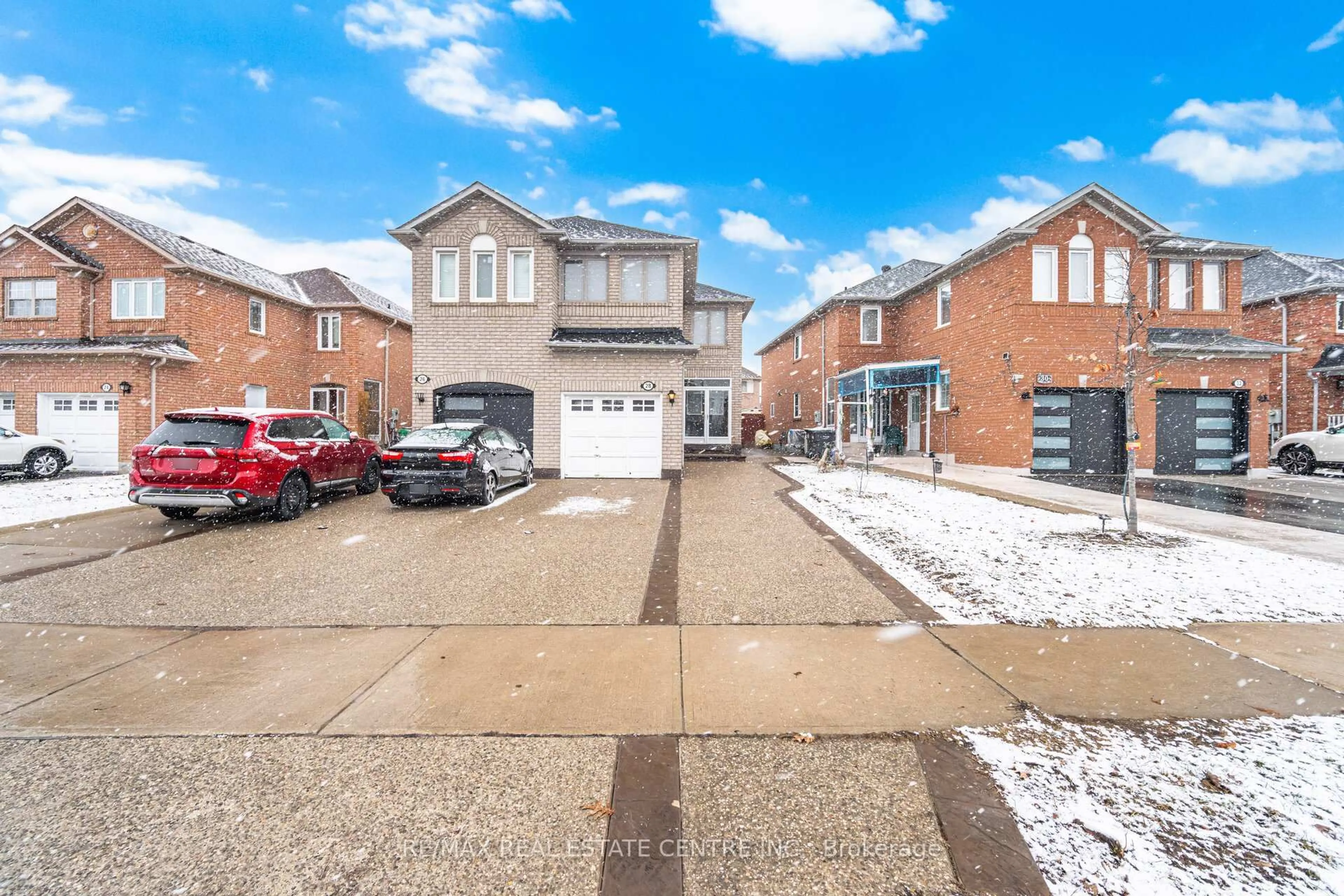 A pic from outside/outdoor area/front of a property/back of a property/a pic from drone, street for 28 Mount Fuji Cres, Brampton Ontario L6R 2L3