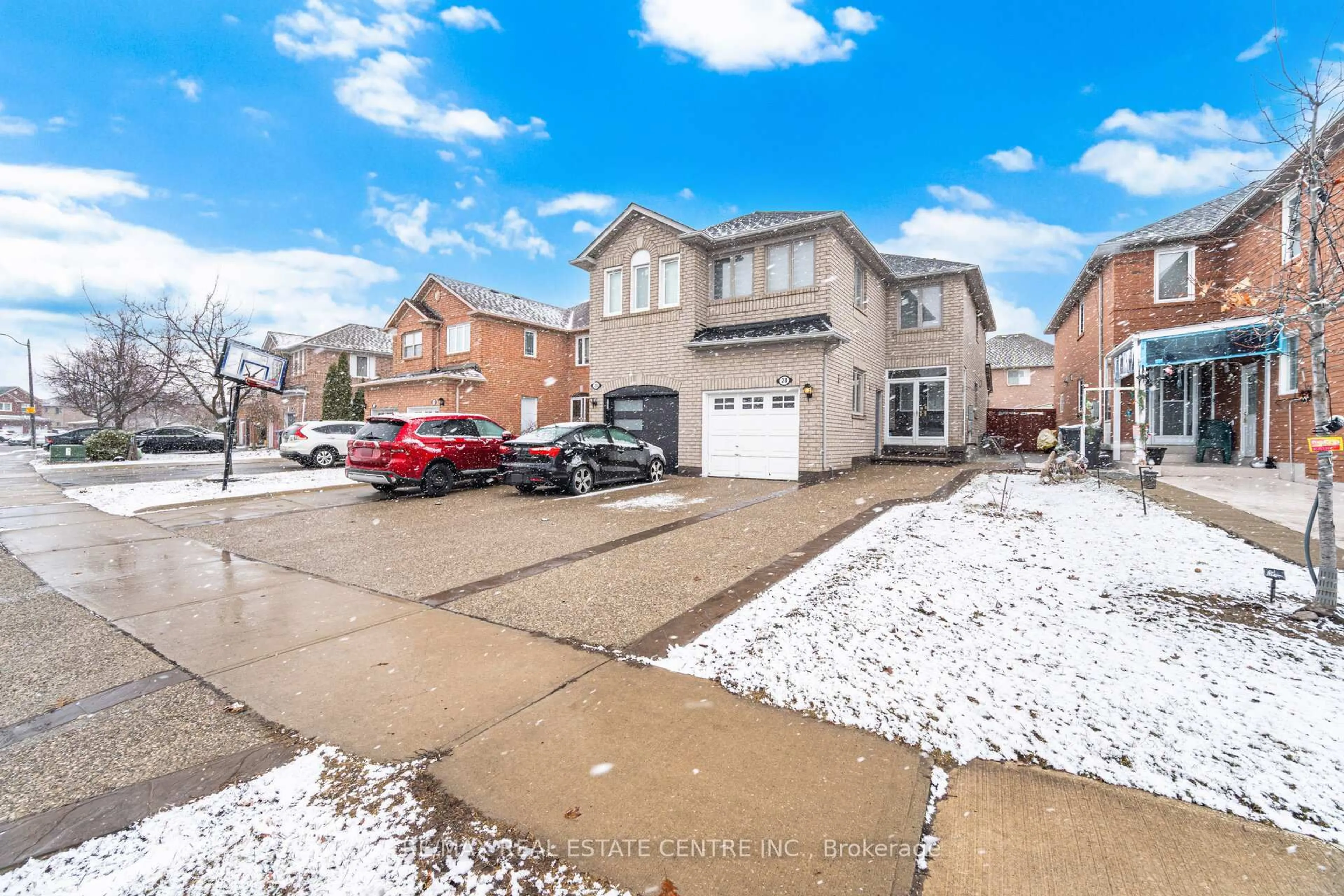 A pic from outside/outdoor area/front of a property/back of a property/a pic from drone, street for 28 Mount Fuji Cres, Brampton Ontario L6R 2L3