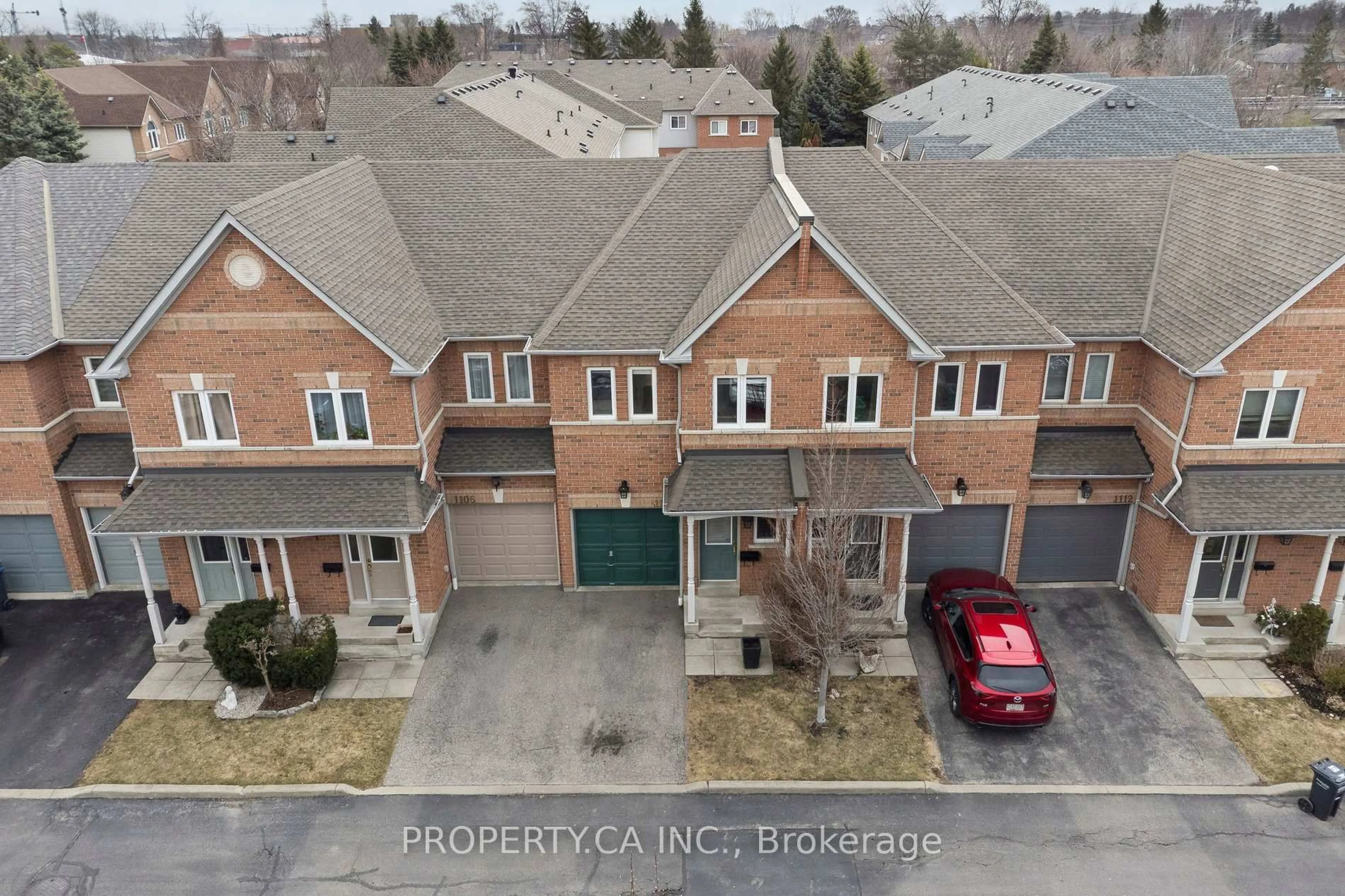 A pic from outside/outdoor area/front of a property/back of a property/a pic from drone, street for 1108 Lower Village Cres, Mississauga Ontario L5E 3K7