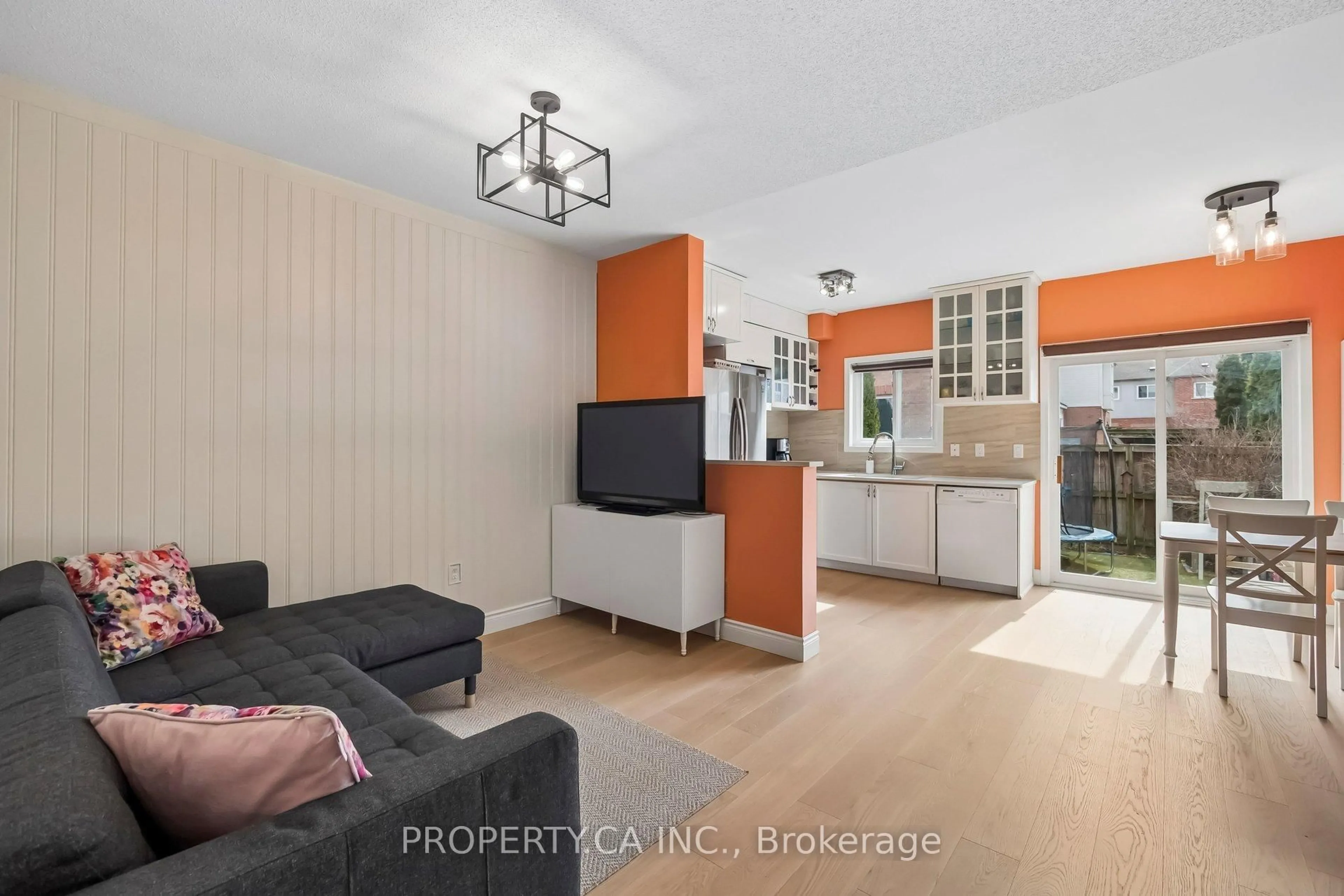 Living room with furniture, unknown for 1108 Lower Village Cres, Mississauga Ontario L5E 3K7