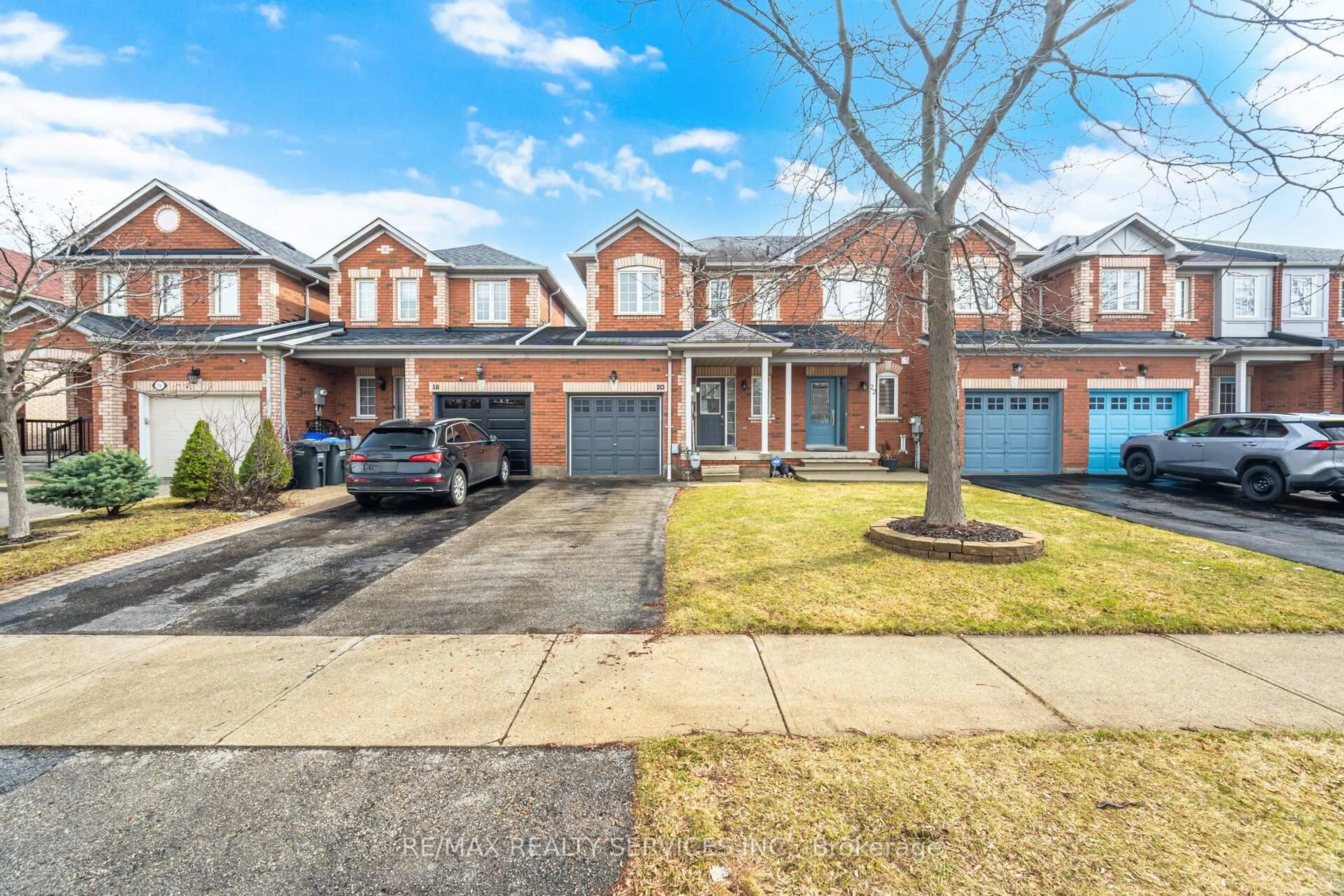 A pic from outside/outdoor area/front of a property/back of a property/a pic from drone, street for 20 Mossgrove Cres, Brampton Ontario L7A 1R1