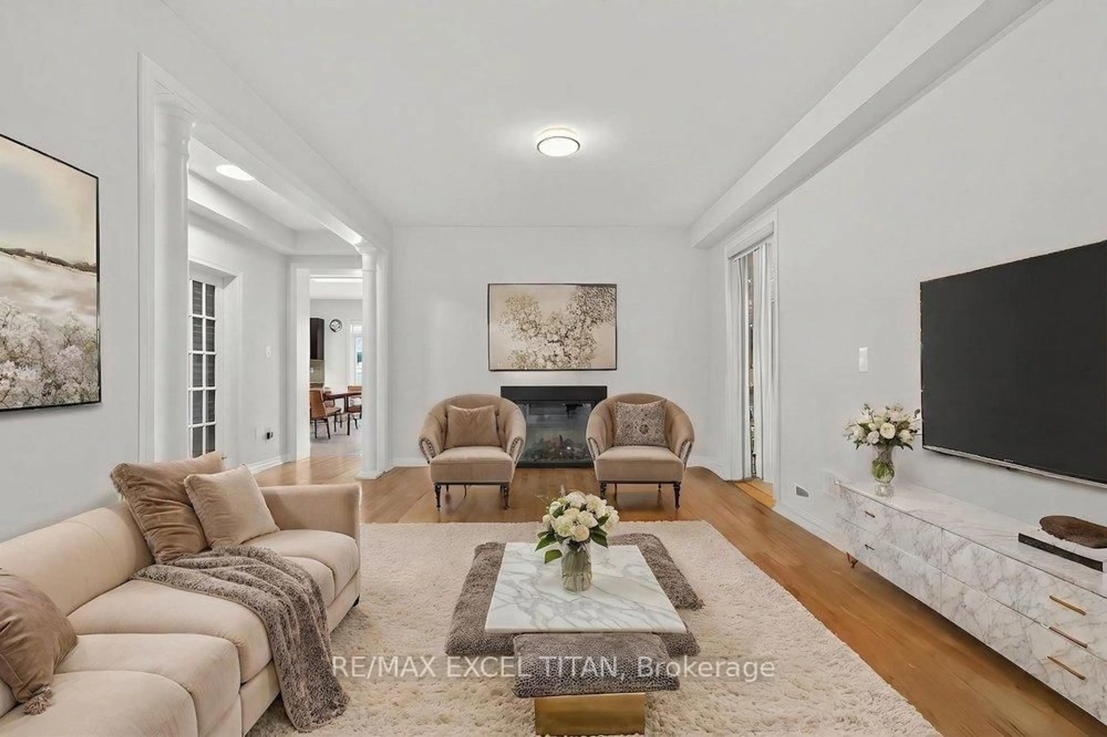 Living room with furniture, unknown for 17 Tysonville Circ, Brampton Ontario L7A 4A6