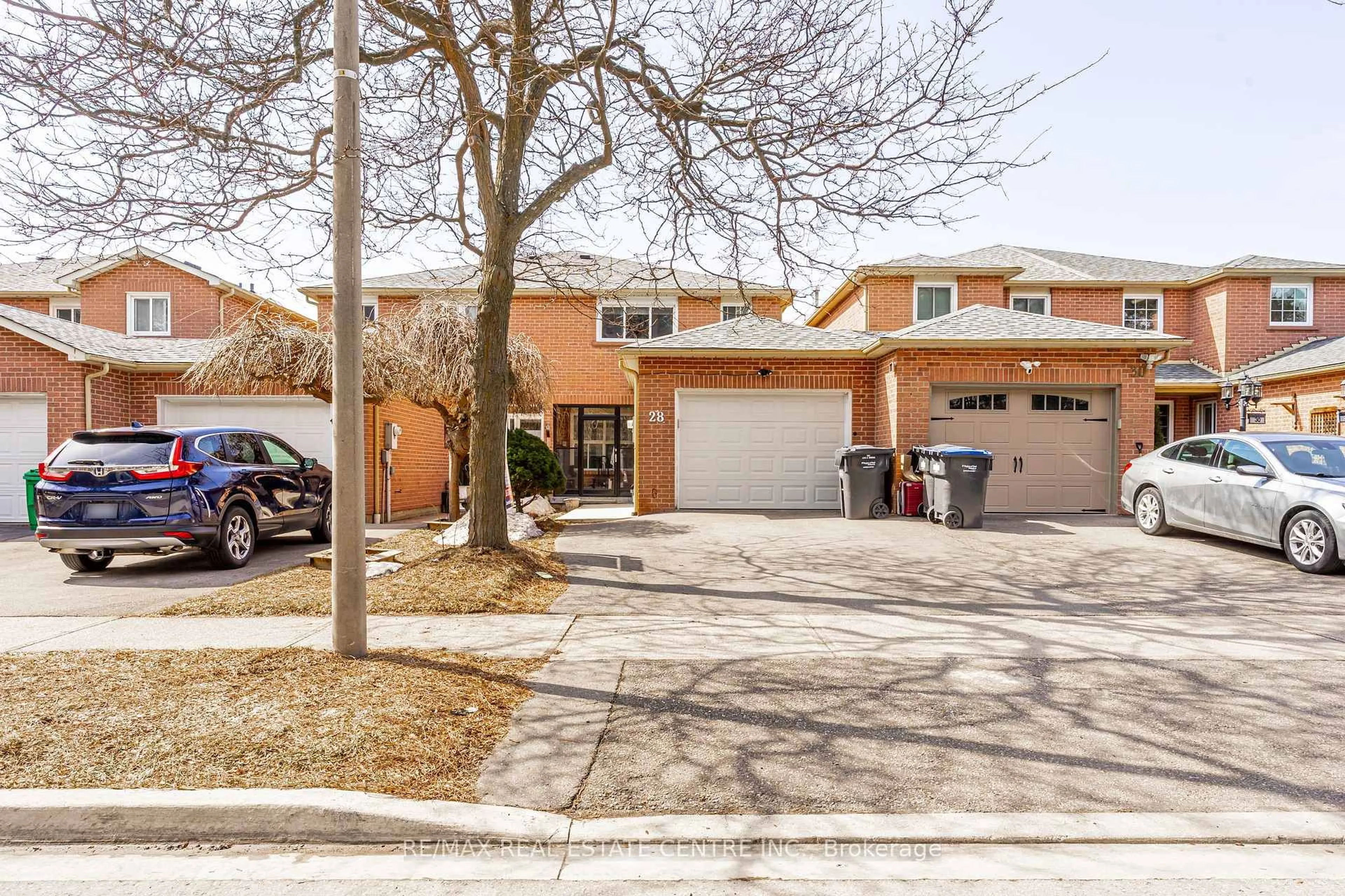 Home with brick exterior material, street for 28 Silverstream Rd, Brampton Ontario L6Z 3W5