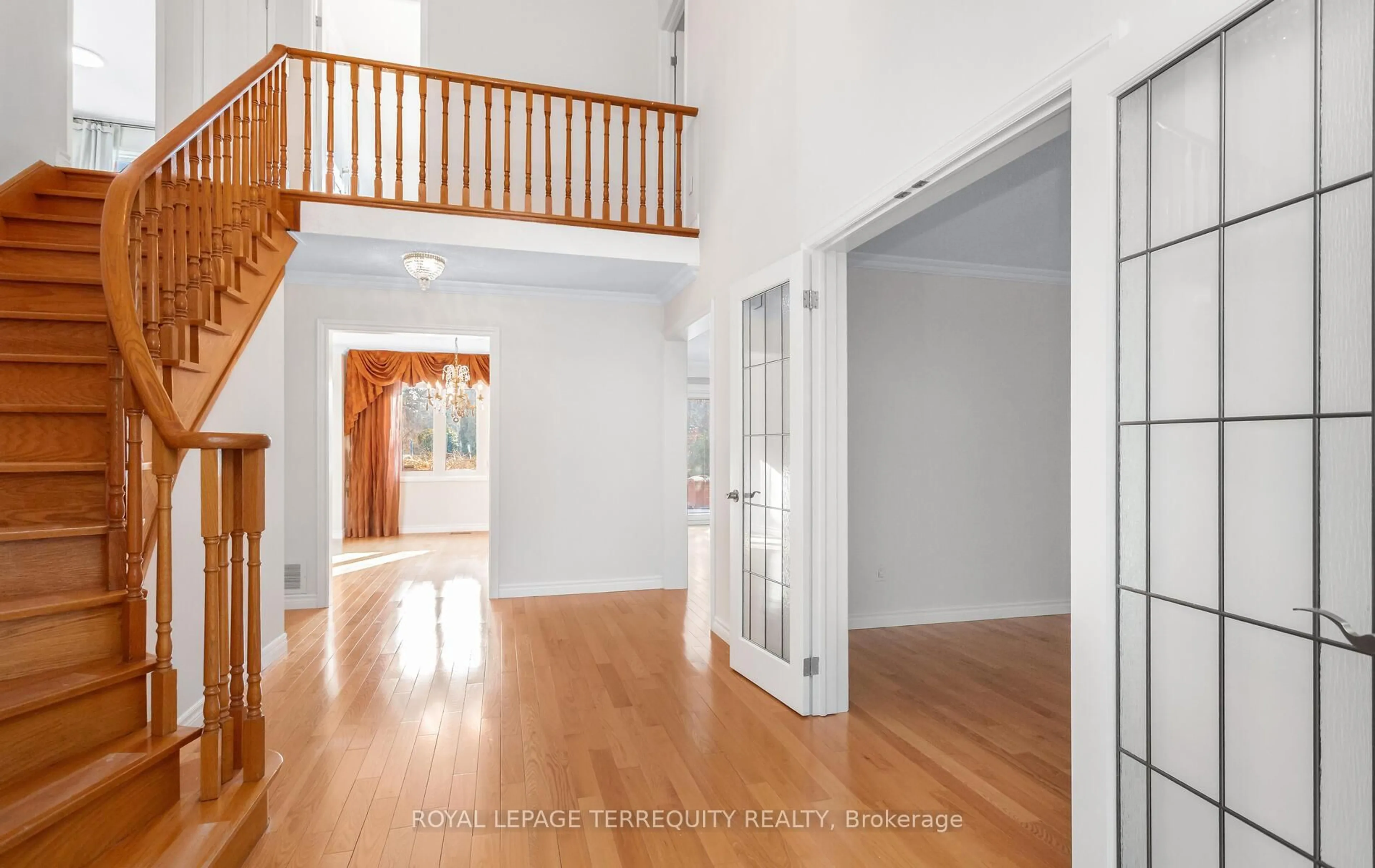 Indoor foyer for 1656 Carrington Rd, Mississauga Ontario L5M 2K2