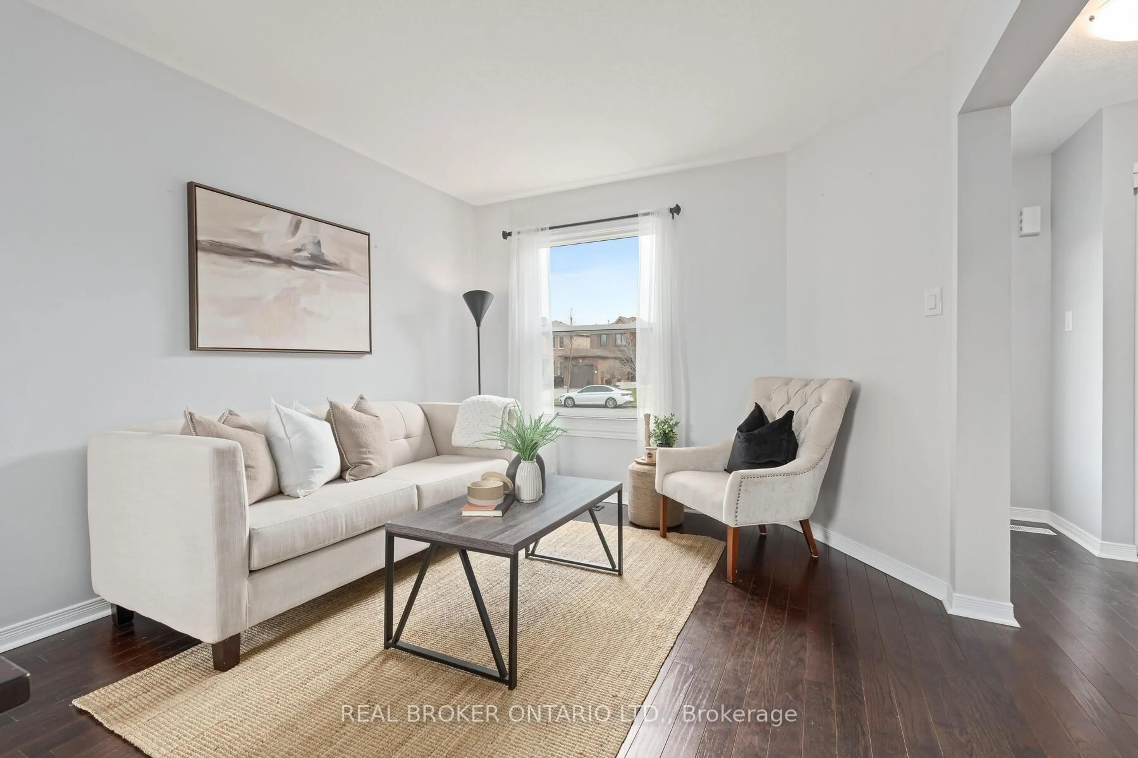 Living room with furniture, unknown for 15 Smith Dr, Halton Hills Ontario L7G 5K7