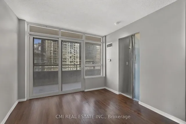 38 Joe Shuster Way #725, Toronto 5