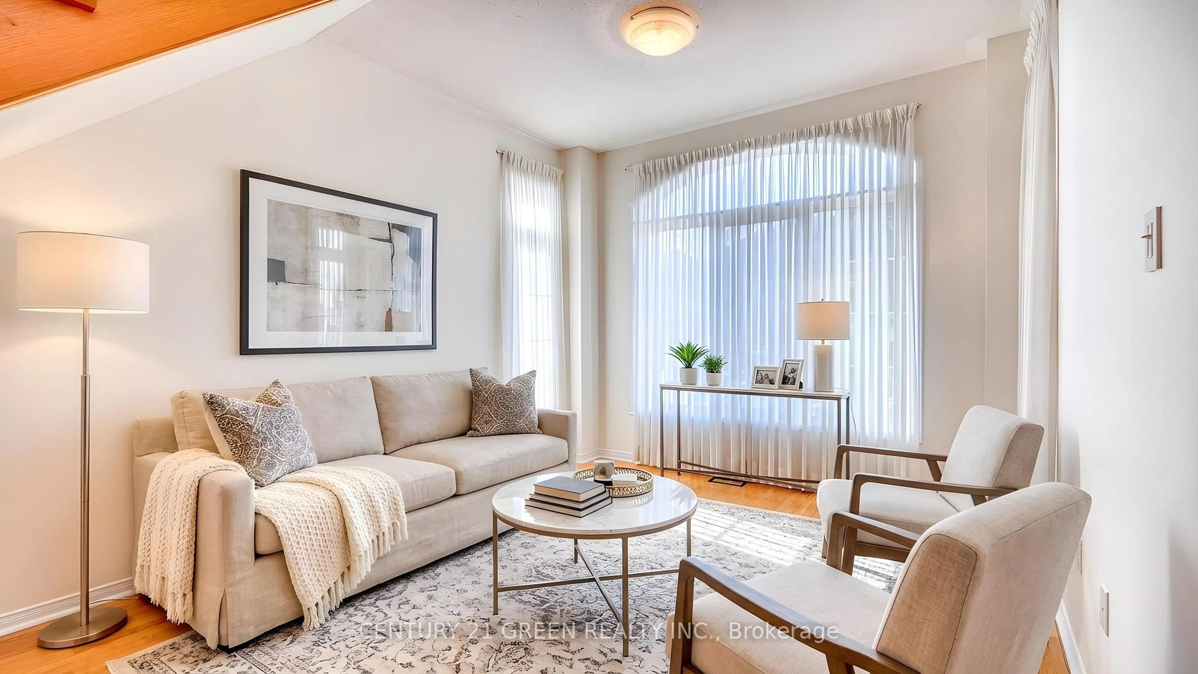 Living room with furniture, unknown for 3143 Caulfield Cres, Mississauga Ontario L5M 6J8