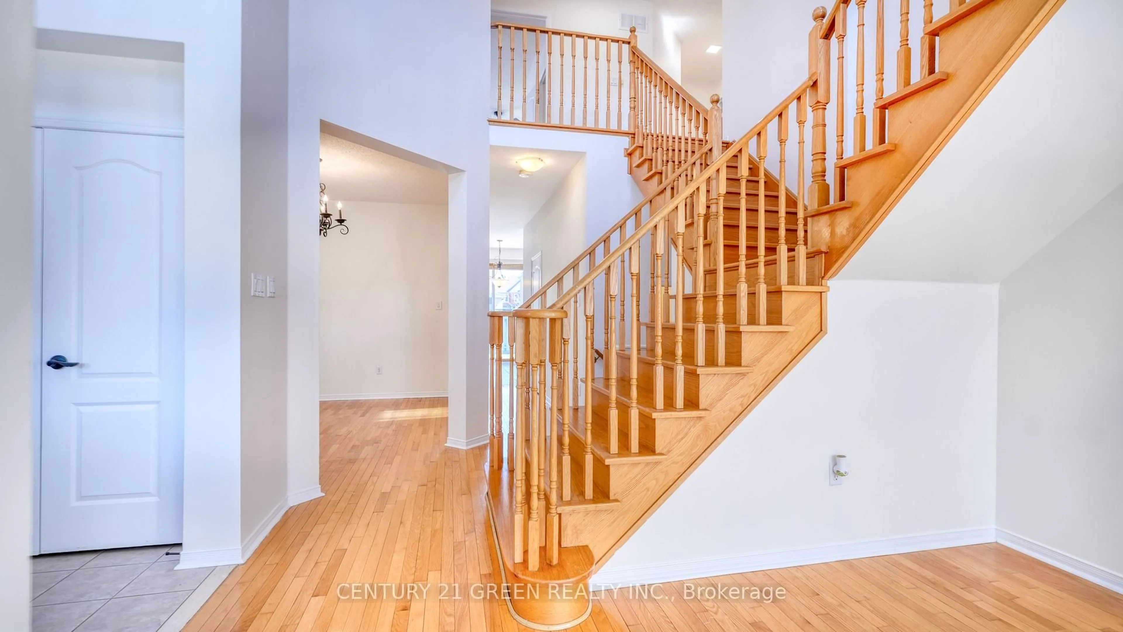 Stairs for 3143 Caulfield Cres, Mississauga Ontario L5M 6J8