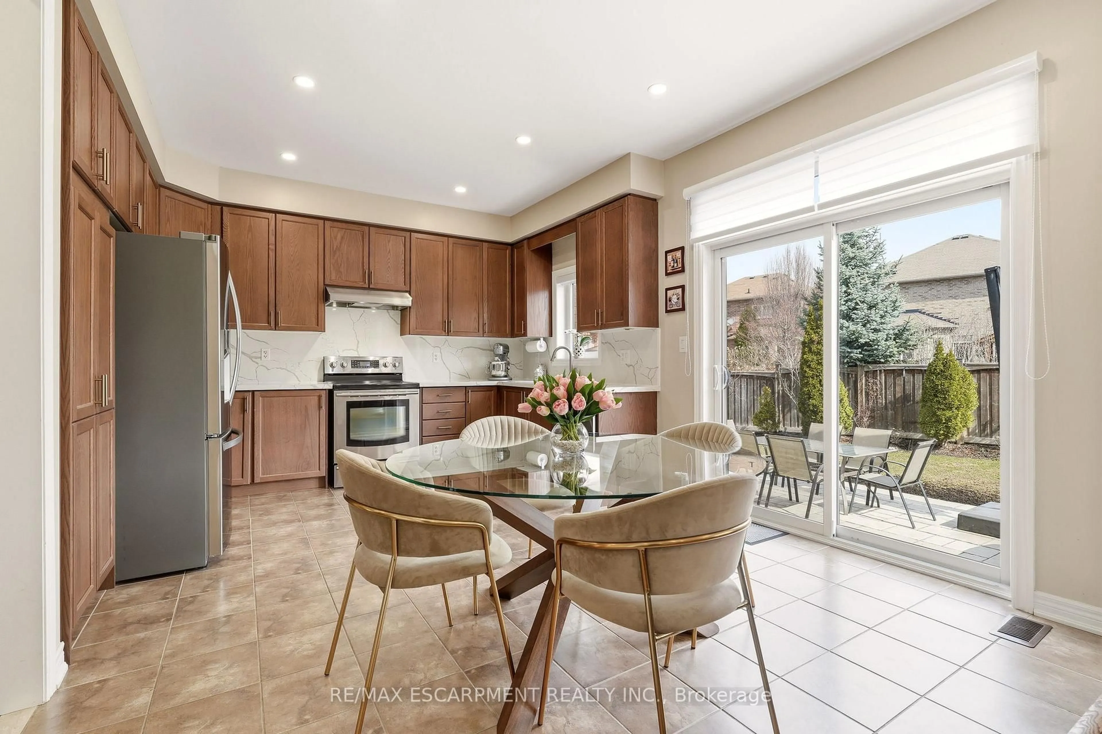 Open concept kitchen, ceramic/tile floor for 3133 Hiram Terr, Oakville Ontario L6M 0P7
