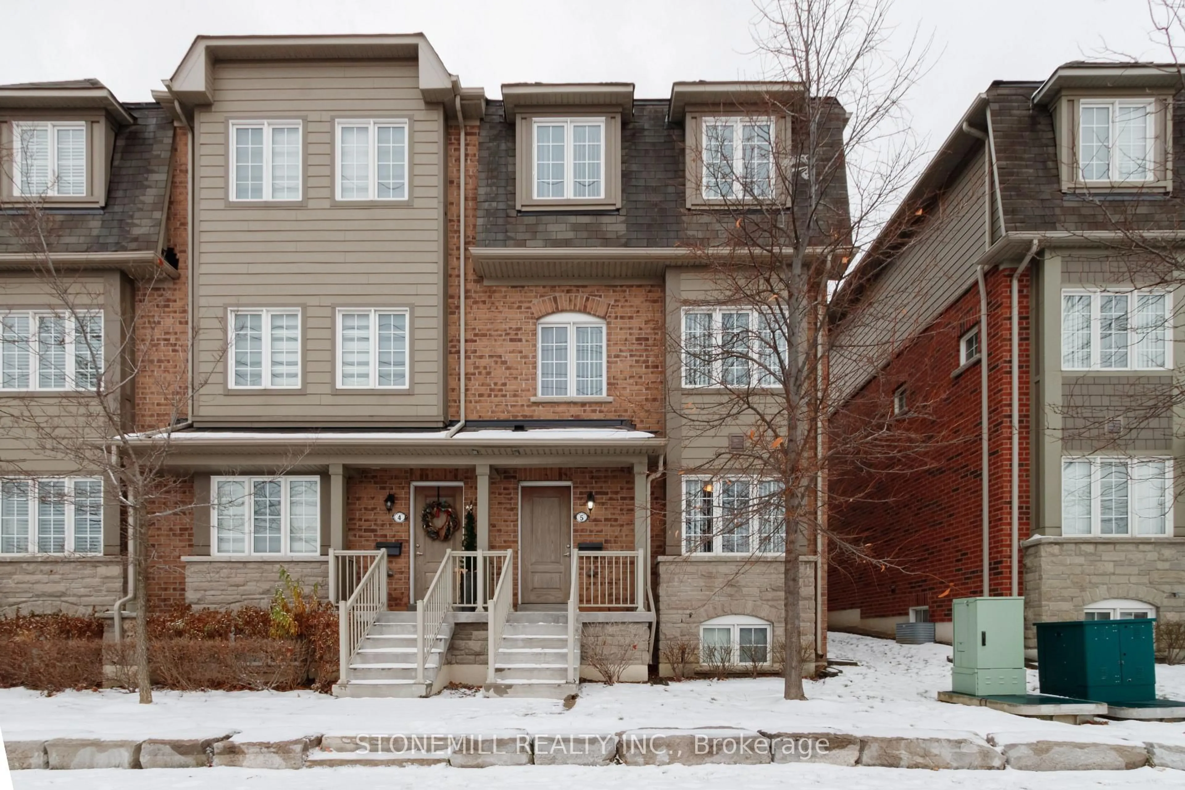 Home with brick exterior material, street for 3130 Boxford Cres #5, Mississauga Ontario L5M 0X1