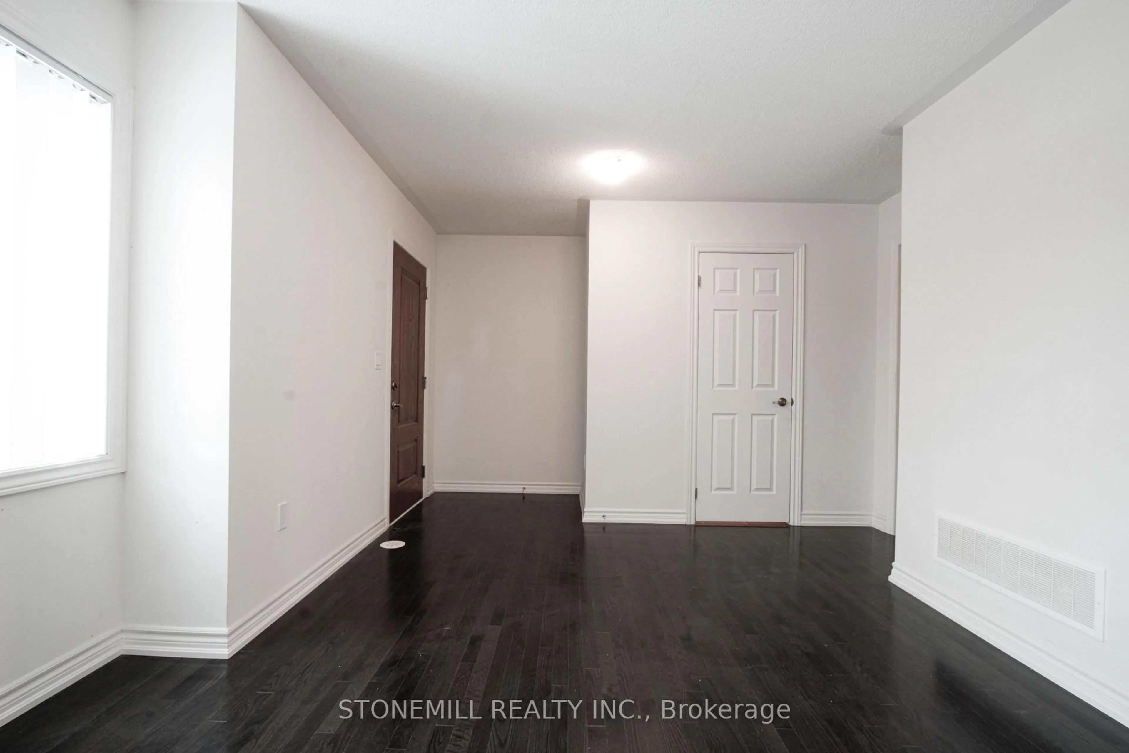 A pic of a room for 3130 Boxford Cres #5, Mississauga Ontario L5M 0X1