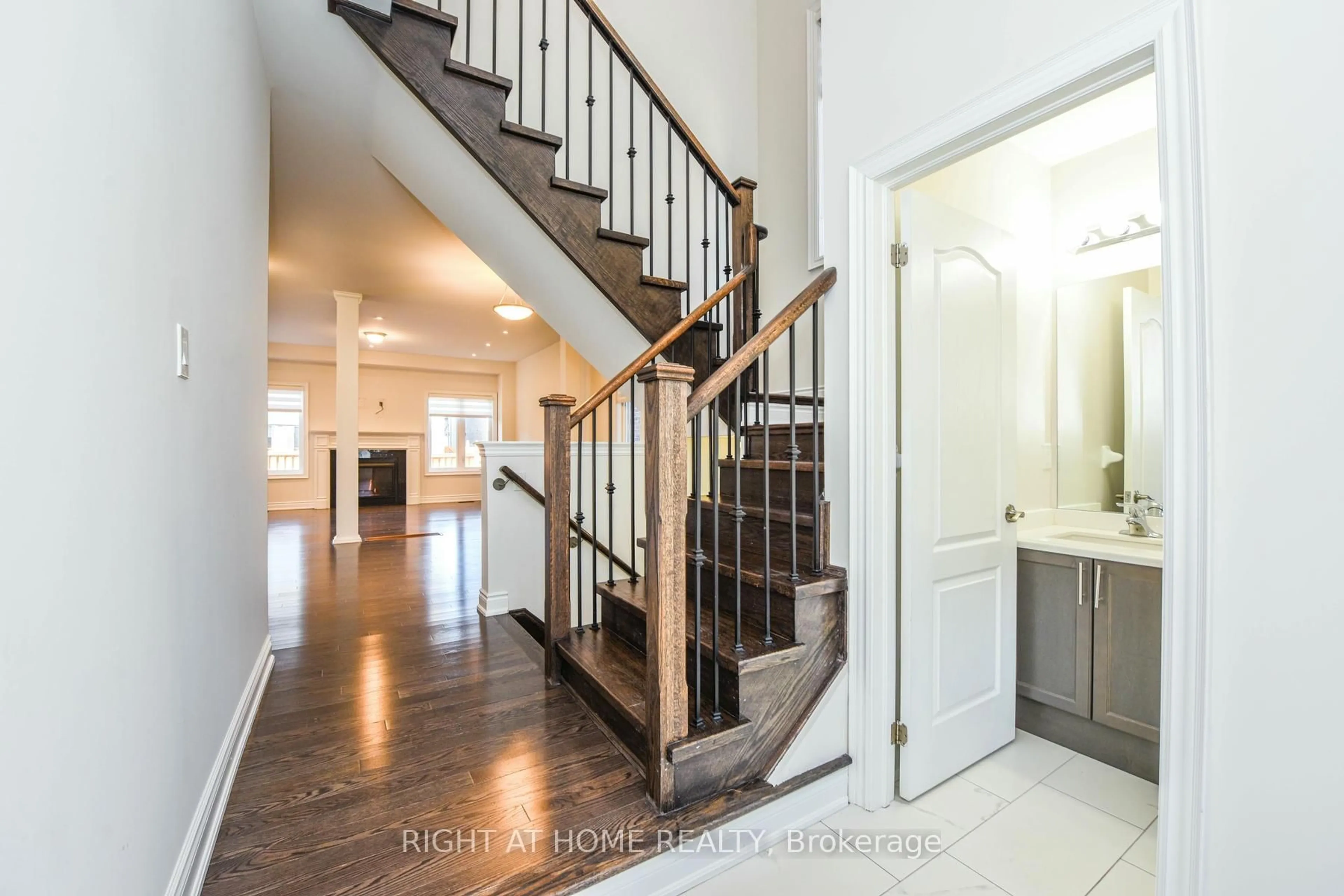 Indoor entryway for 3 Prairie Creek Cres, Brampton Ontario L6Y 6C9