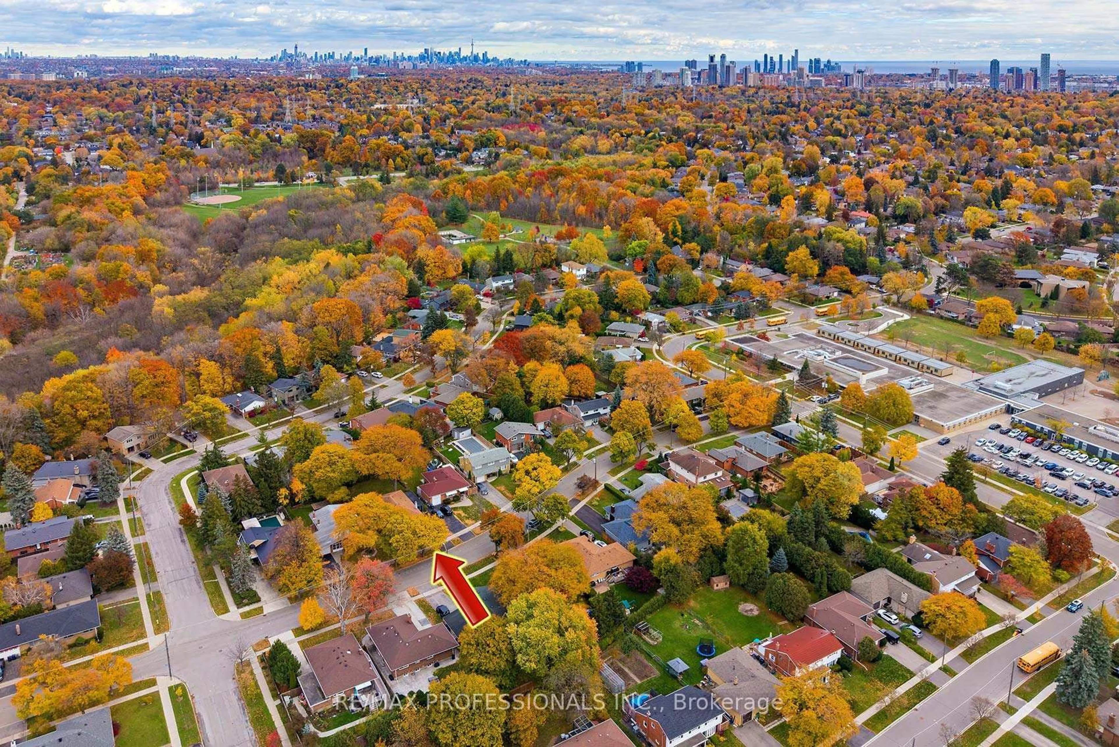 A pic from outside/outdoor area/front of a property/back of a property/a pic from drone, street for 17 Beaver Bend Cres, Toronto Ontario M9B 5P7