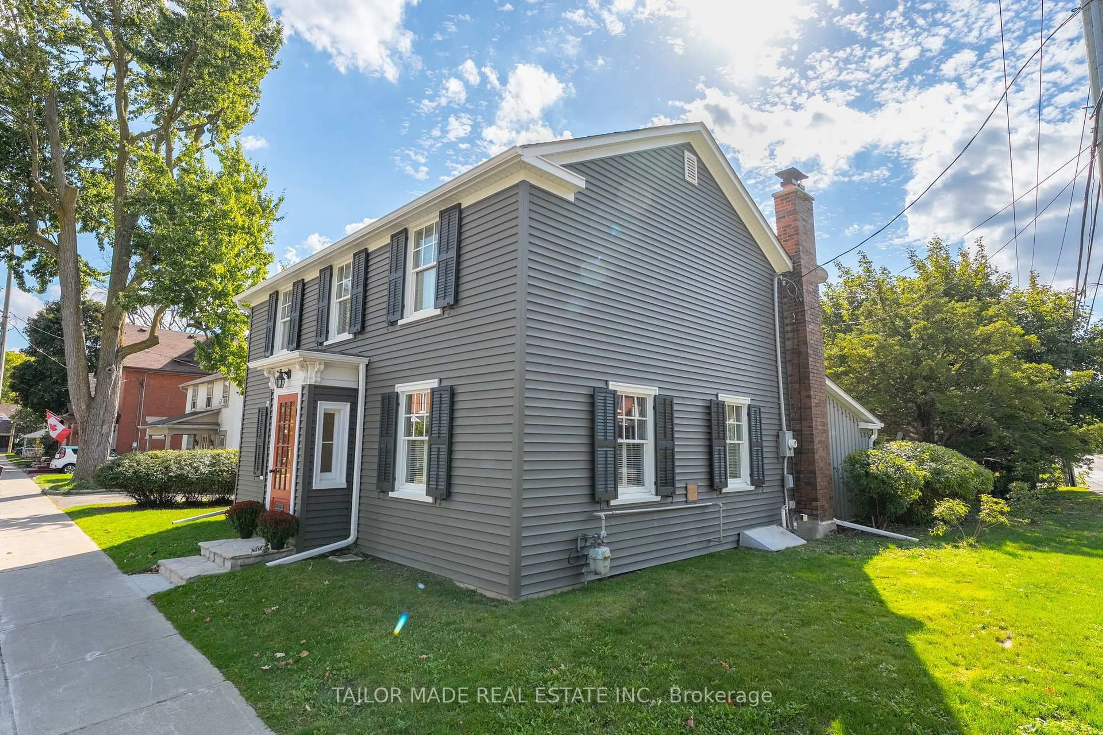 Home with vinyl exterior material, street for 19 Isabella St, Brampton Ontario L6X 1P4