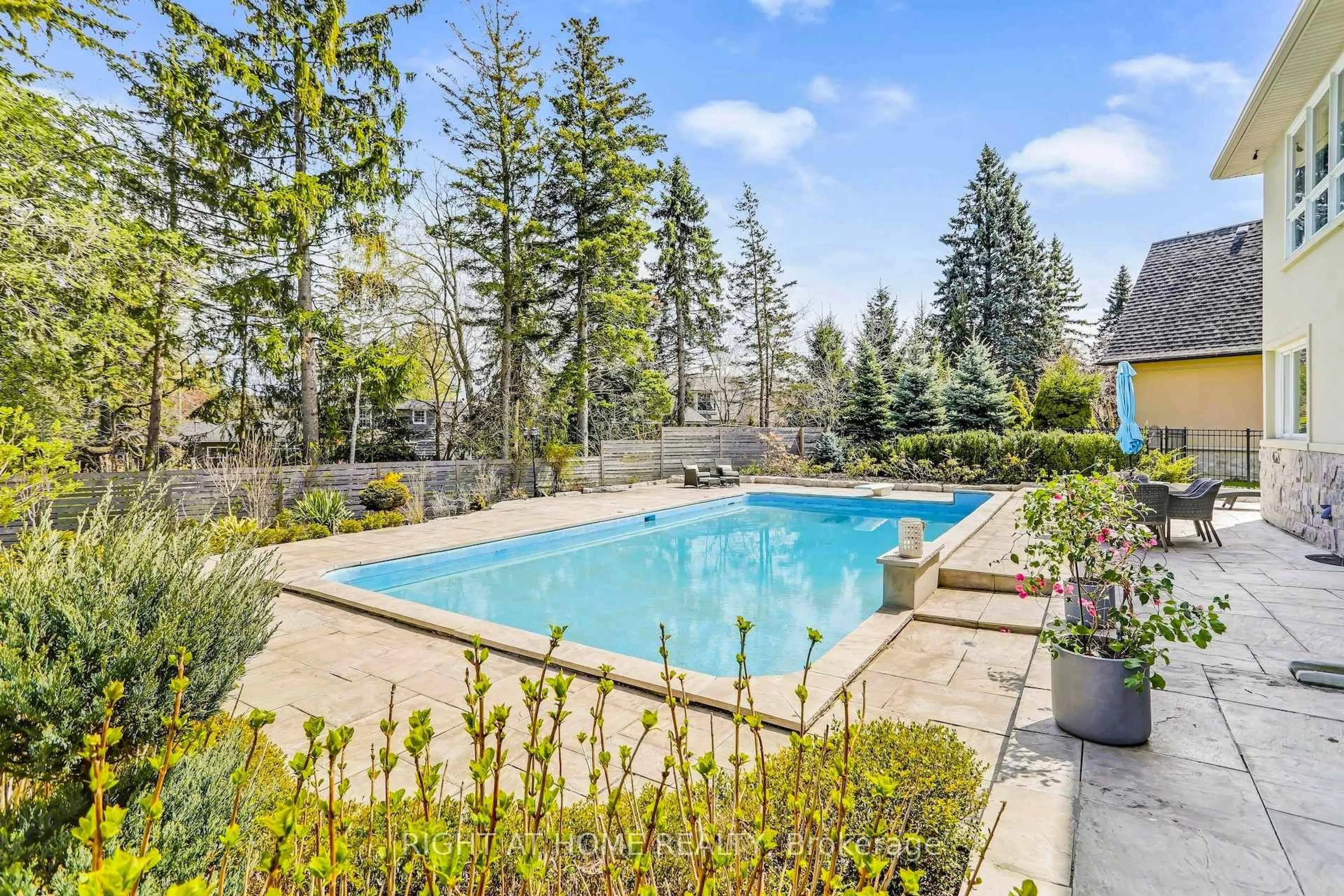 Pool for 471 Country Club Cres, Mississauga Ontario L5J 2P9
