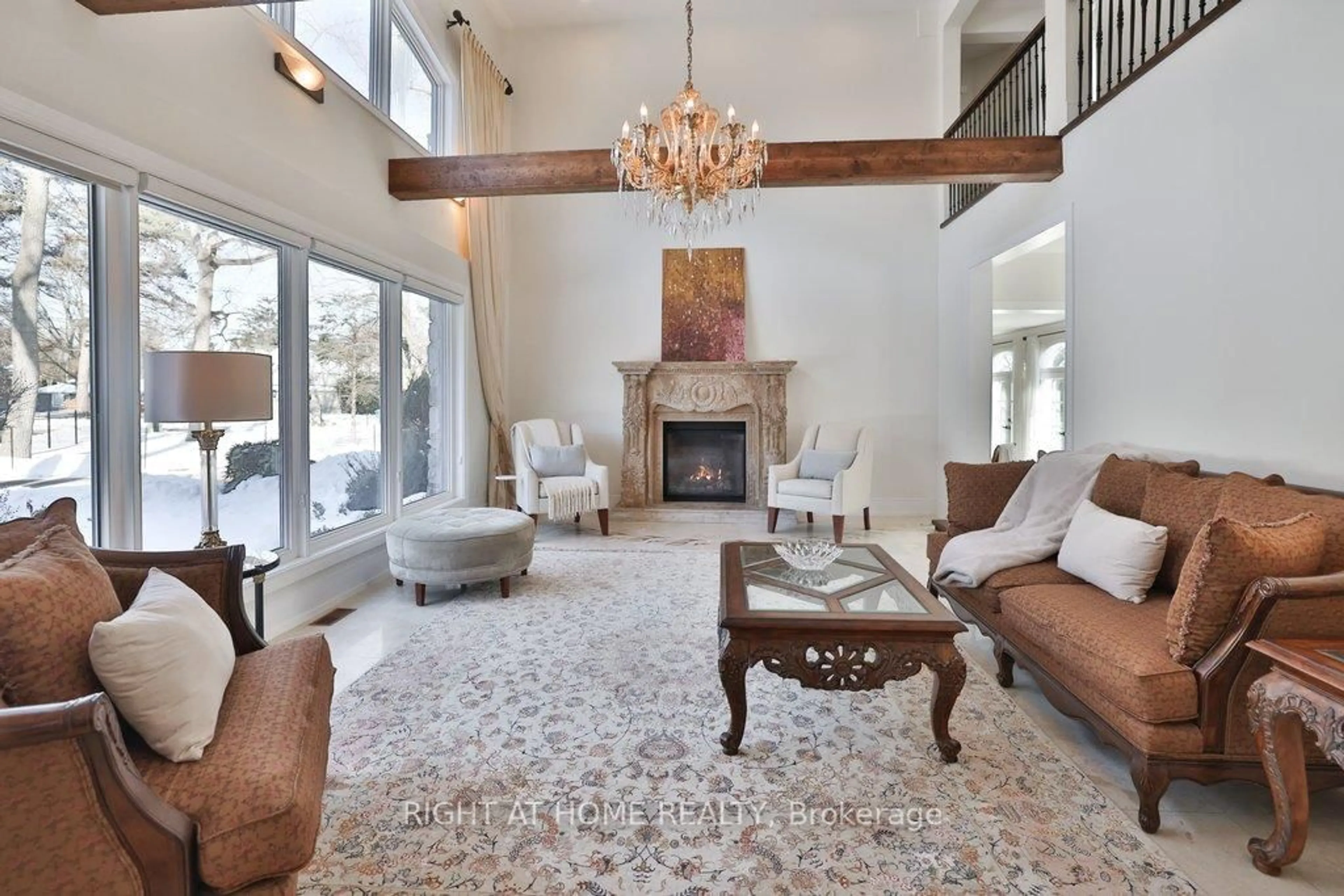 Living room with furniture, unknown for 471 Country Club Cres, Mississauga Ontario L5J 2P9