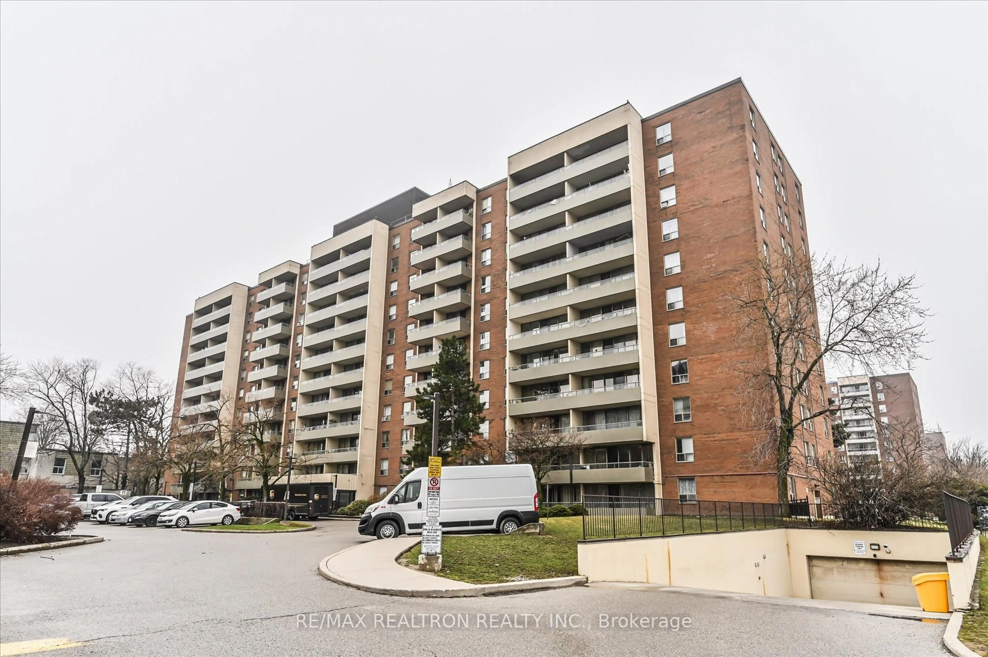 A pic from outside/outdoor area/front of a property/back of a property/a pic from drone, street for 19 Four Winds Dr #602, Toronto Ontario M3J 2S9