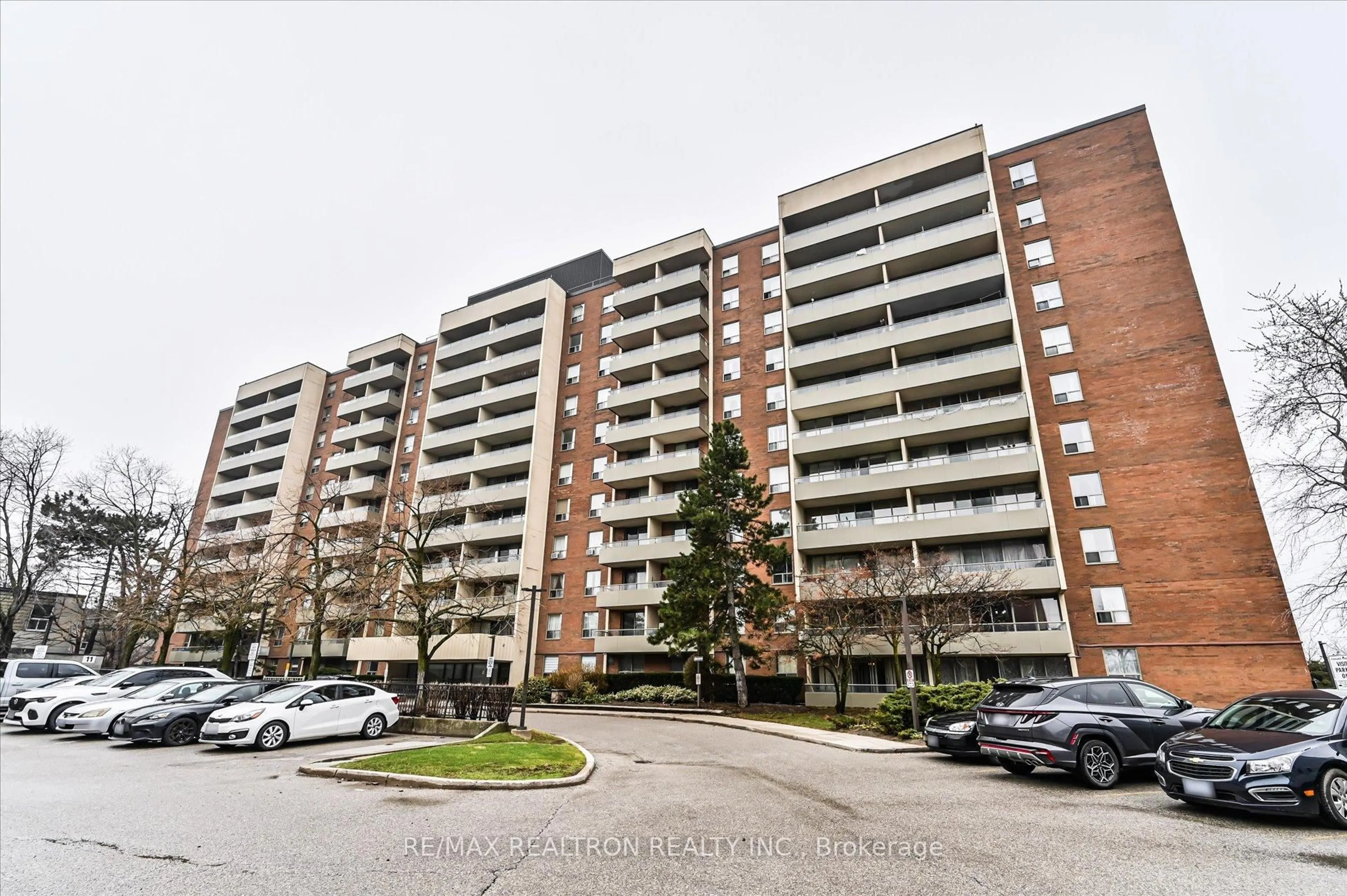 A pic from outside/outdoor area/front of a property/back of a property/a pic from drone, street for 19 Four Winds Dr #602, Toronto Ontario M3J 2S9