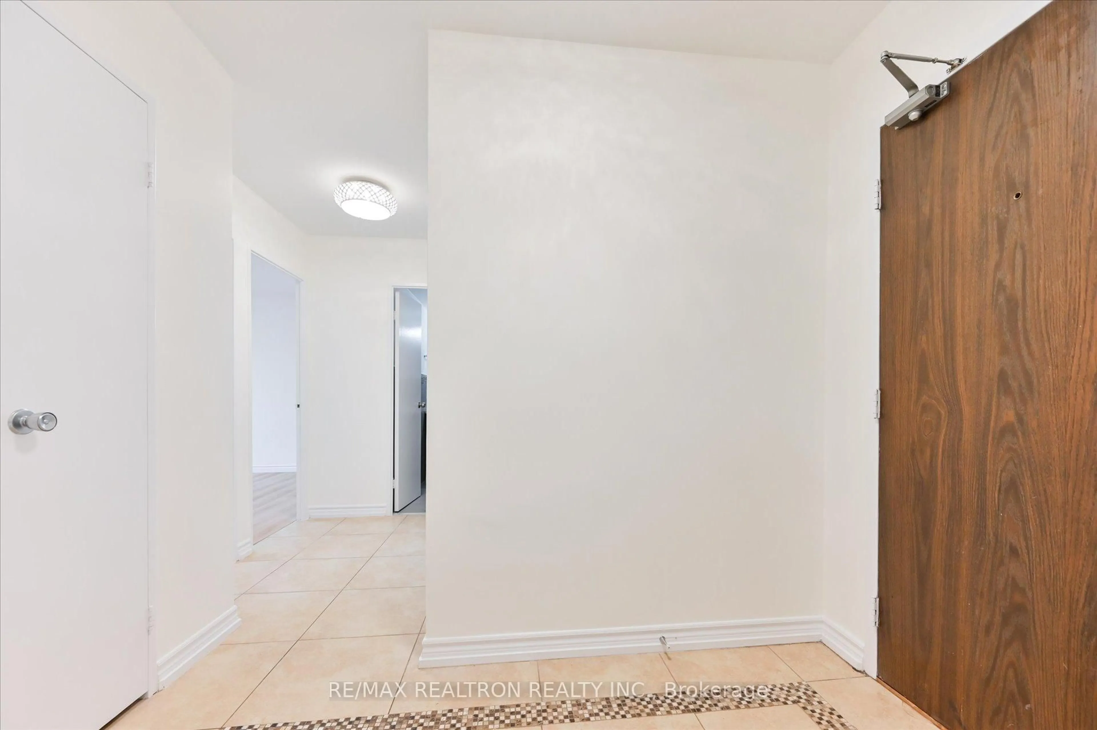 Indoor entryway for 19 Four Winds Dr #602, Toronto Ontario M3J 2S9