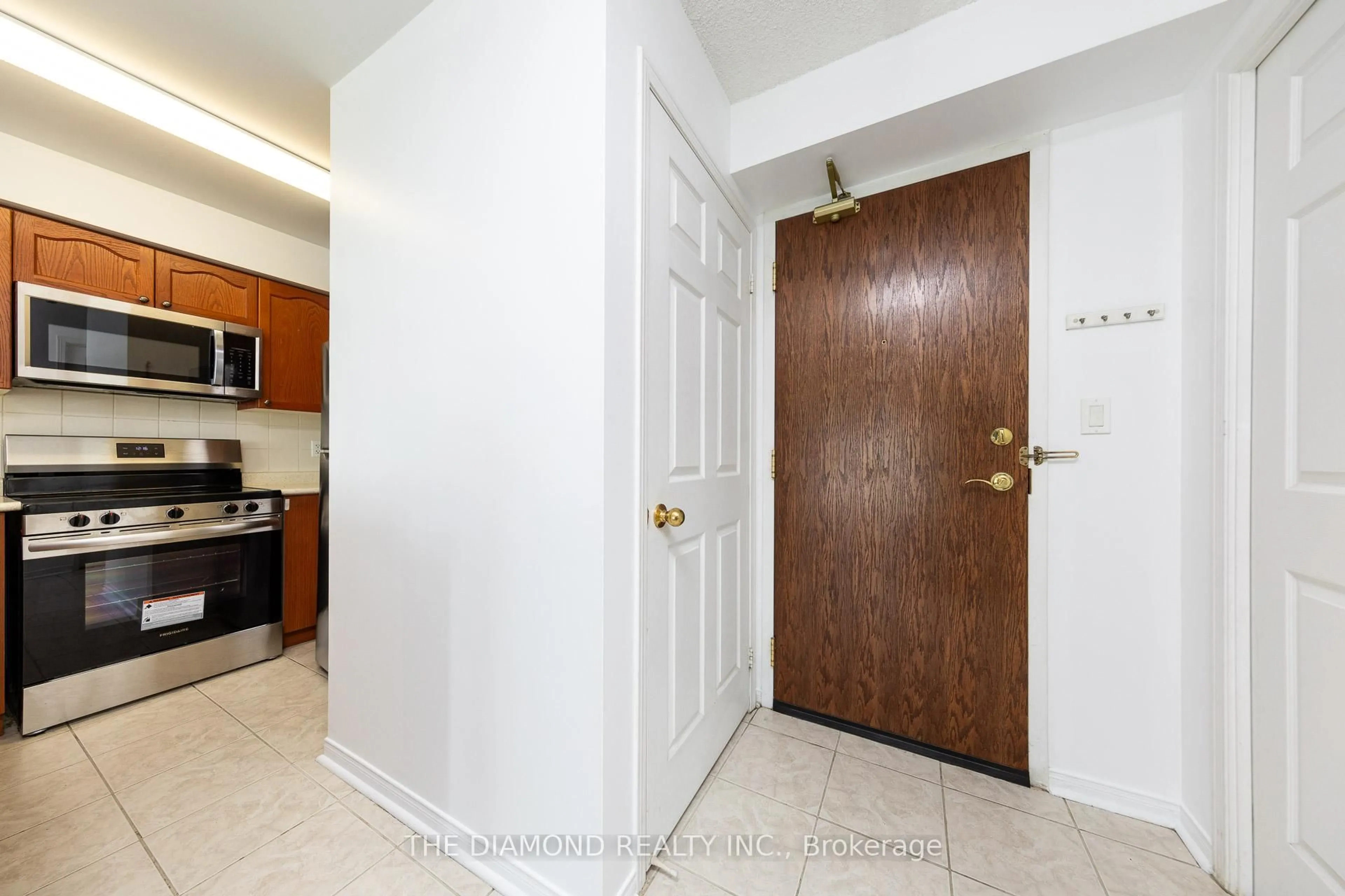 Indoor entryway for 7 Michael Power Pl #1508, Toronto Ontario M9A 0A4