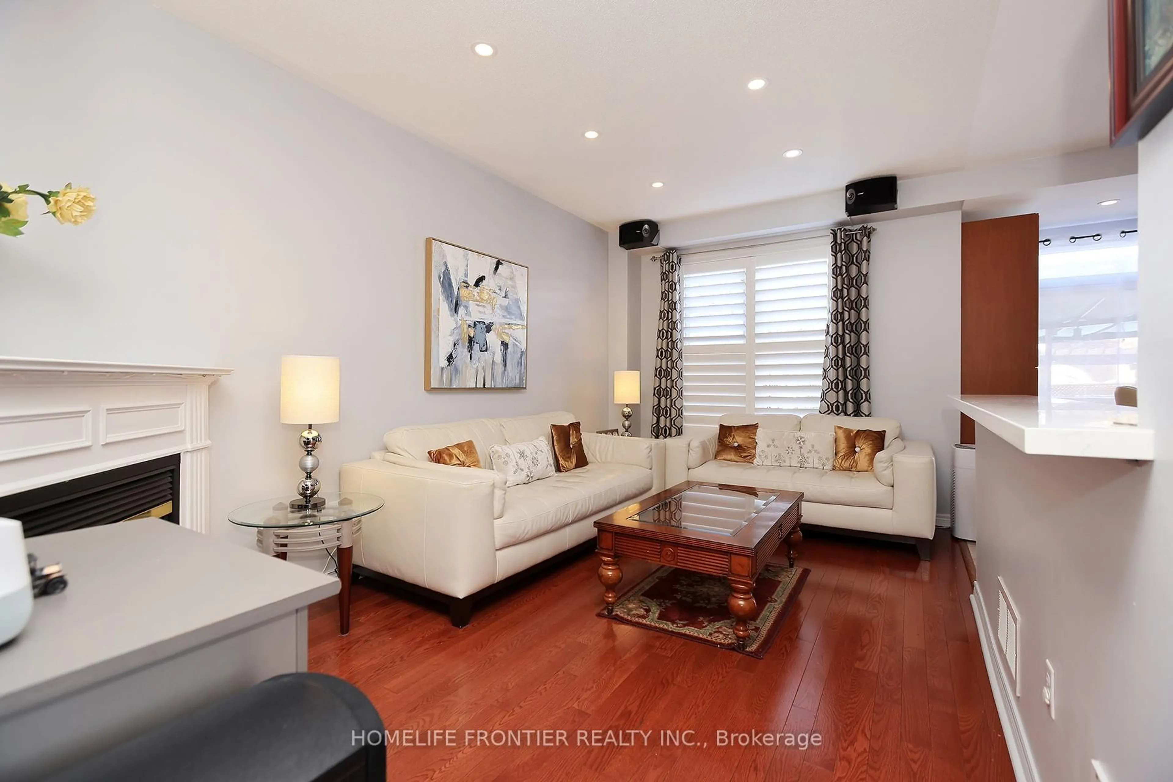 Living room with furniture, unknown for 3213 Escada Dr, Mississauga Ontario L5M 7V6